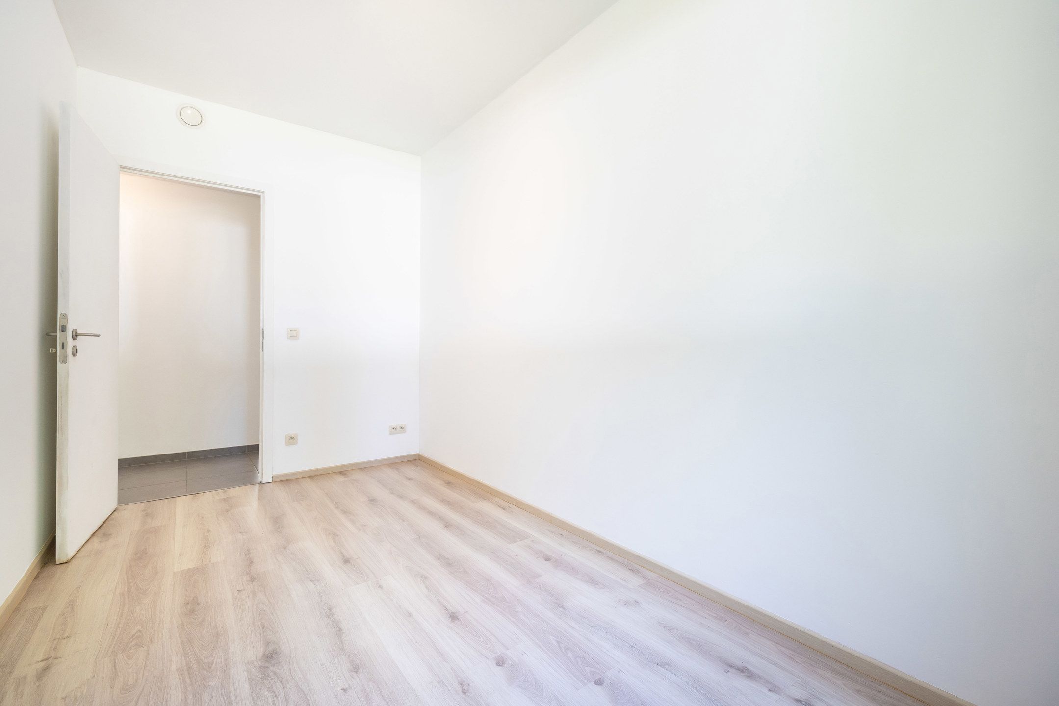 Appartement 3 slaapkamers ± 130 m² + tuin ± 200 m² + parkeerplaats foto 16