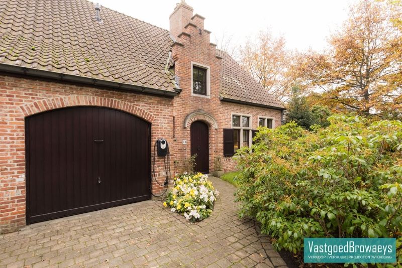 Centraal gelegen statige villa met 4 slaapkamers foto 3