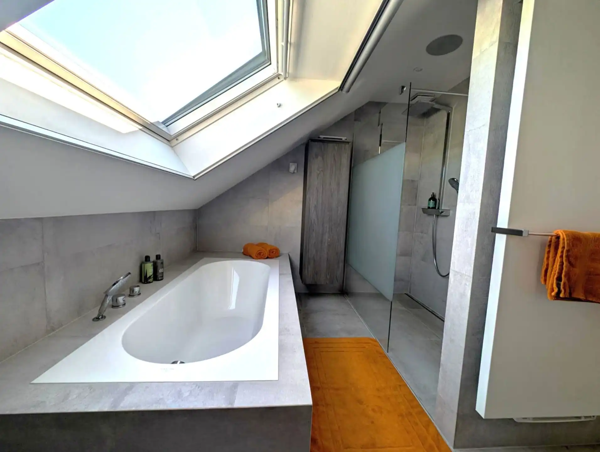 Instapklare woning met zwembad en prachtig vergezicht foto 16