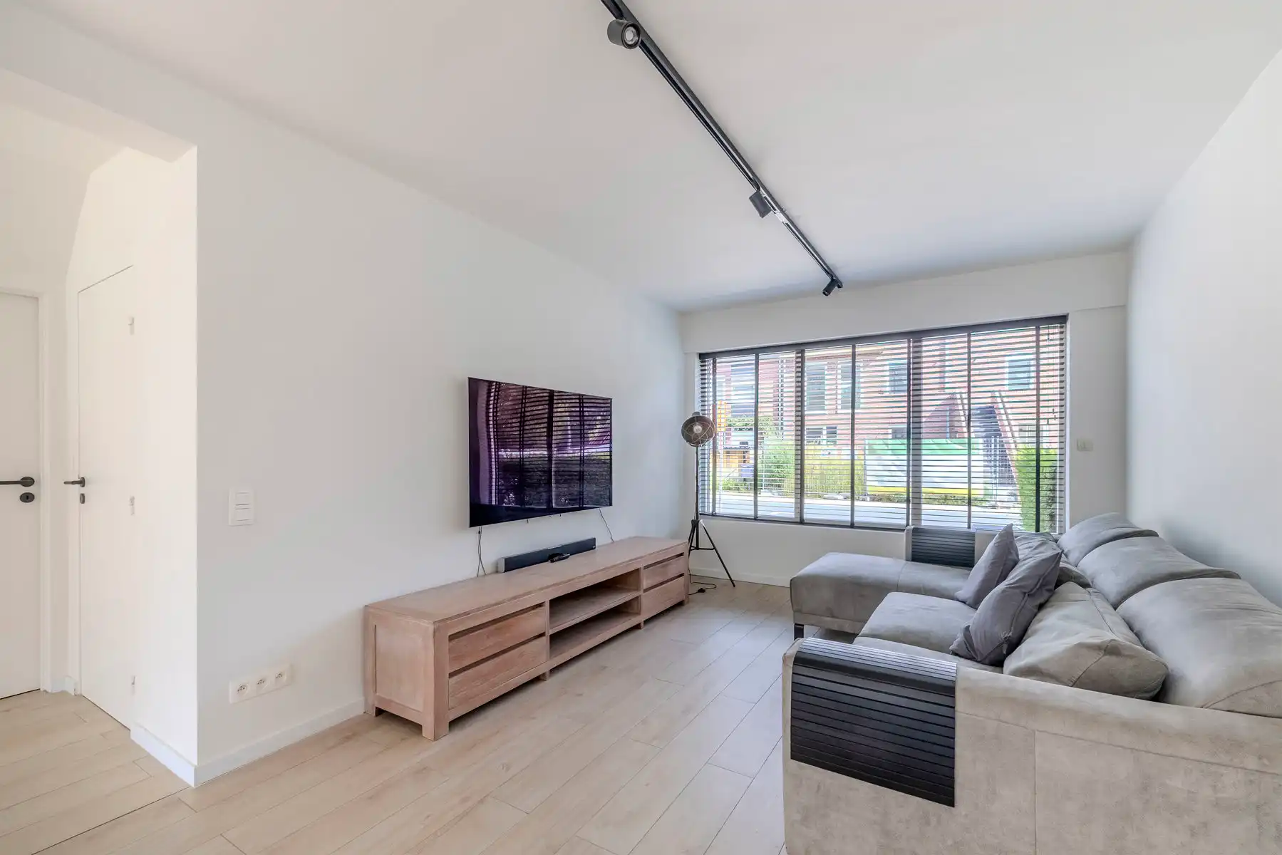 Gerenoveerde gezinswoning met garage op centrale locatie foto 4