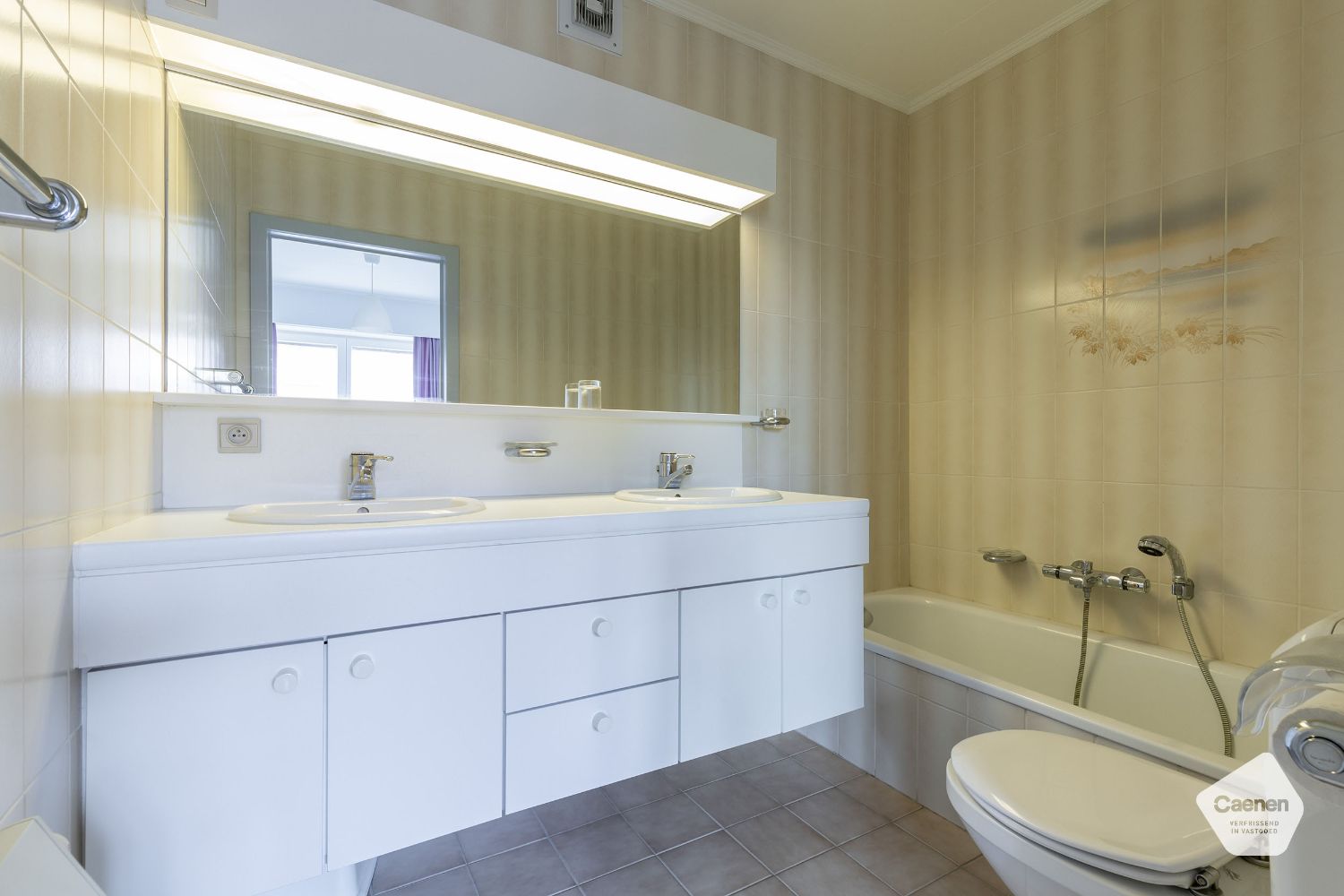 Ruim appartement op Groenendijk met 2 slaapkamers foto 11