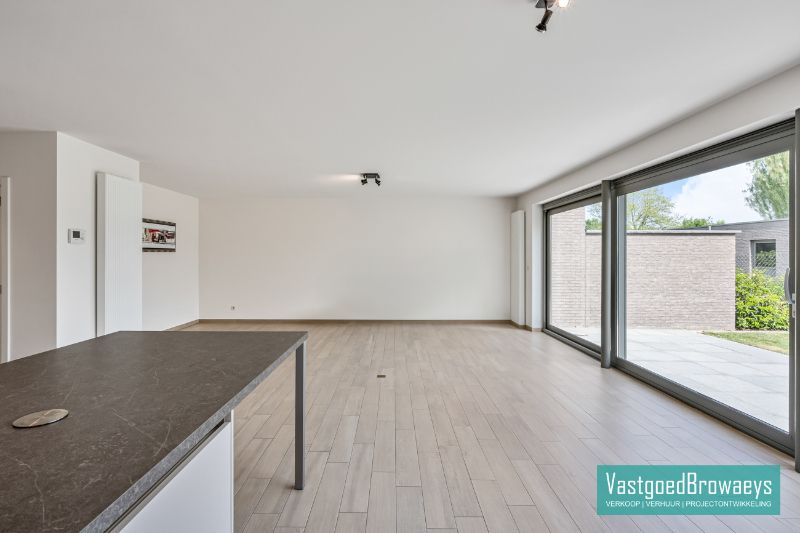 Gelijkvloersappartement met tuin en garage foto 7