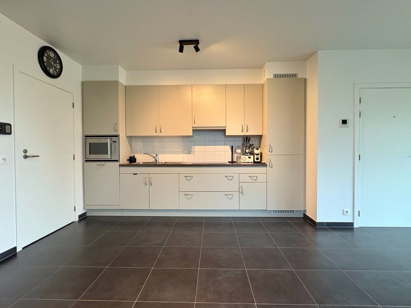 Tweeslaapkamer appartement met uitzonder terras en verzicht. foto 5