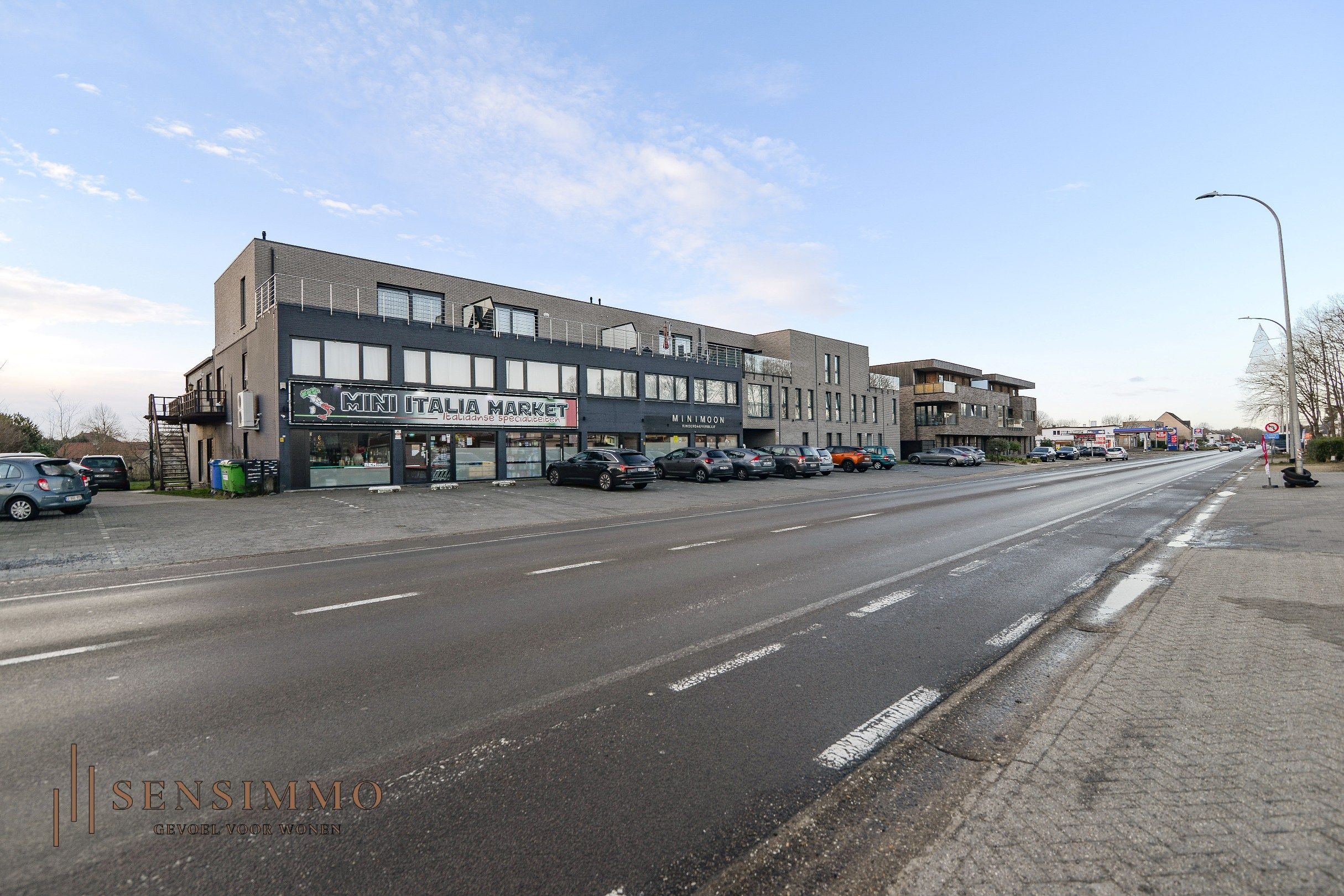 Tweeslaapkamer appartement met dubbel terras, parking en kelderberging foto 3