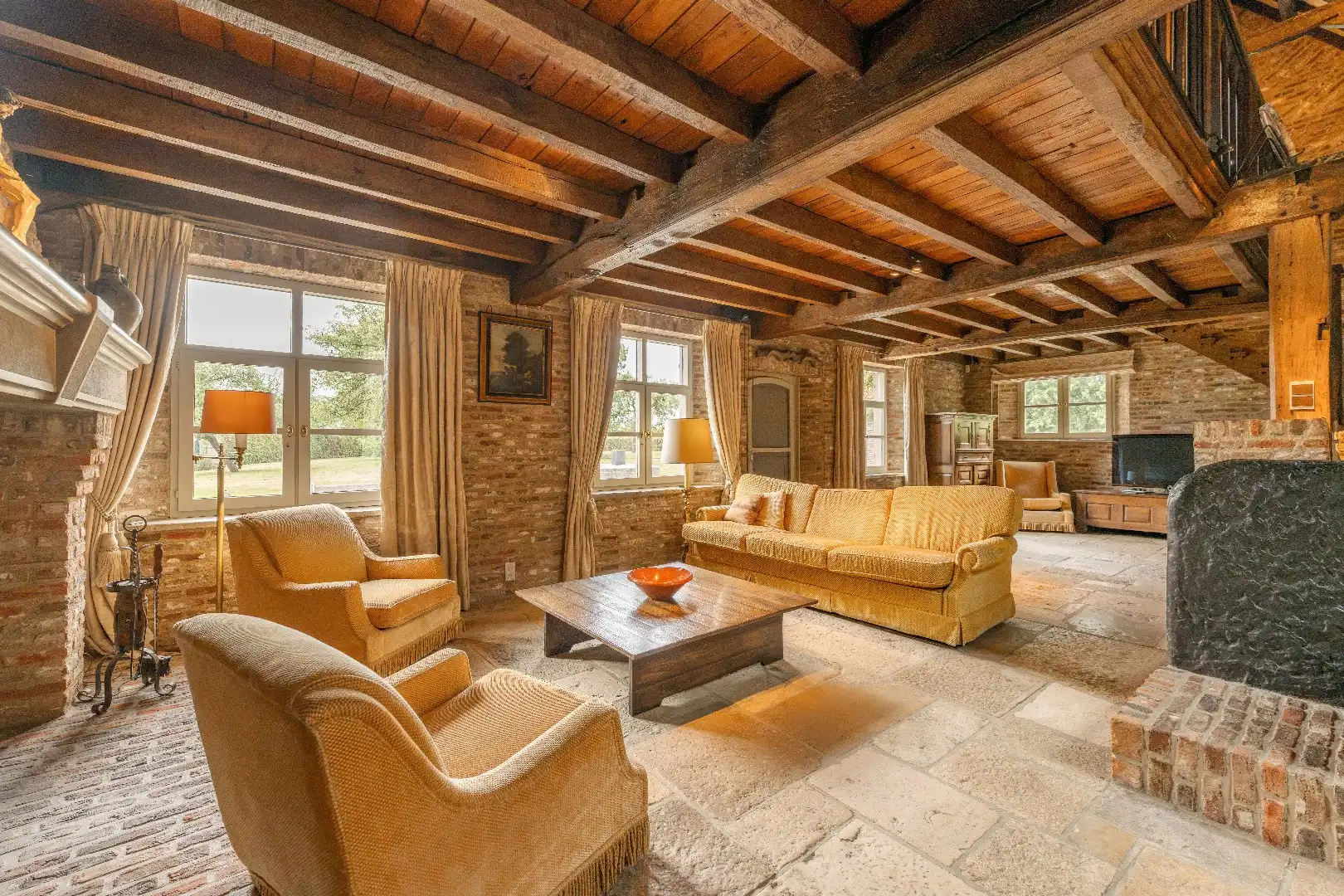 EXCLUSIEF LANDHUIS MET BIJGEBOUWEN OP EEN DOMEIN VAN 5.990 M² foto 12