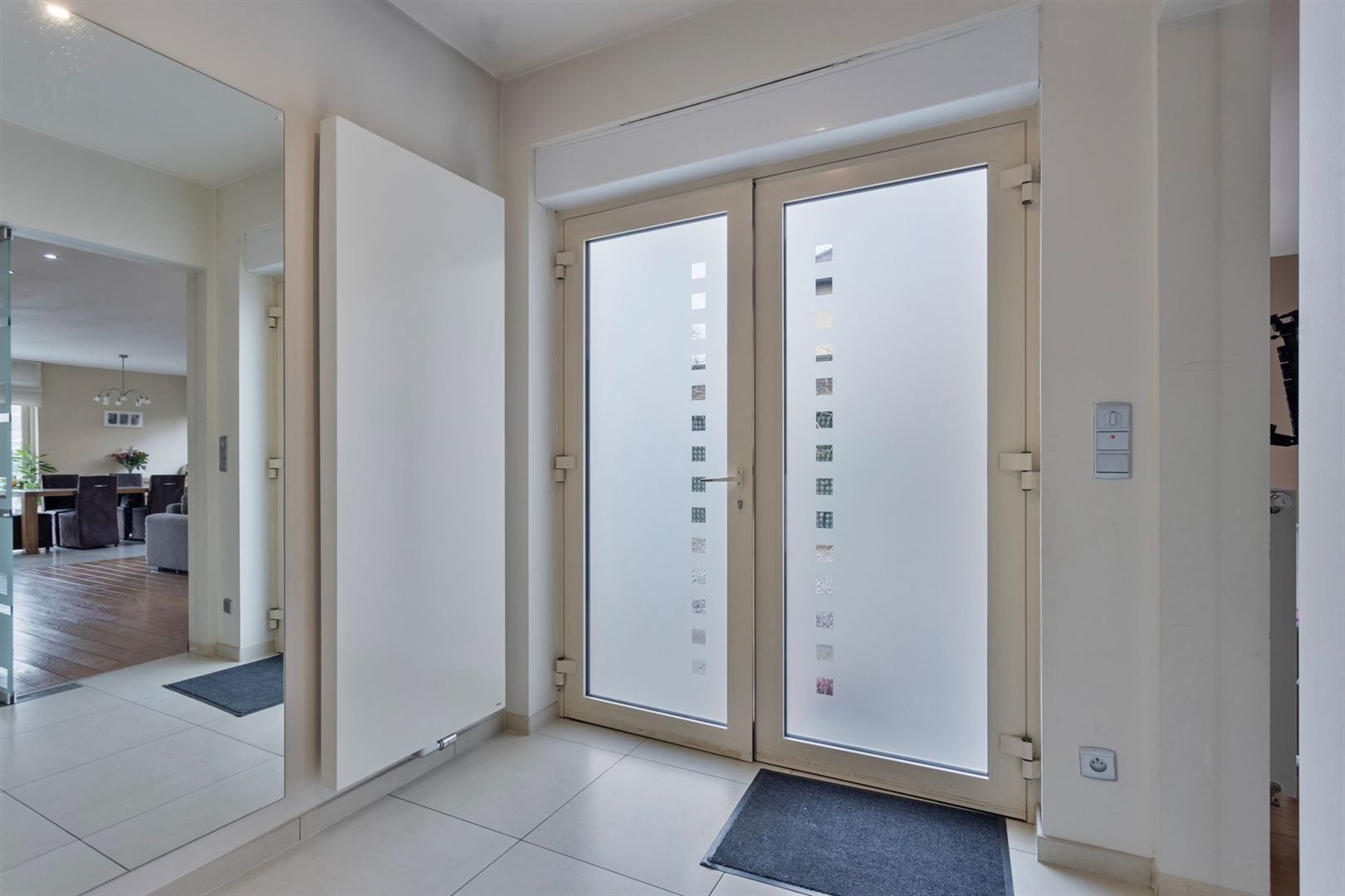 TE KOOP: Ruime woning met praktijkruimte in Maasmechelen! foto 5