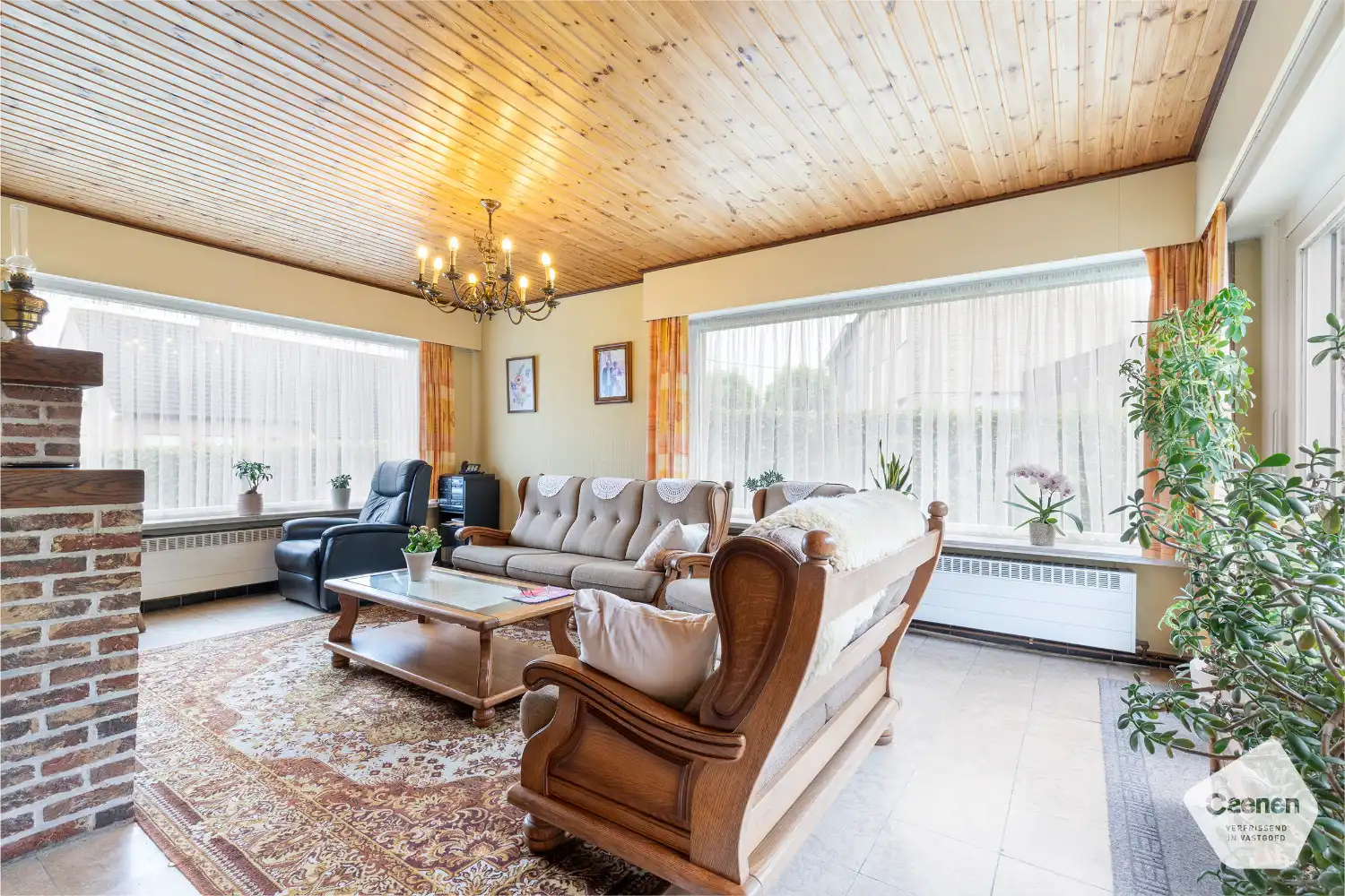 Te renoveren bungalow met 3 slaapkamers, garage en een prachtige tuin op een mooi perceel van 1000 m². foto 8