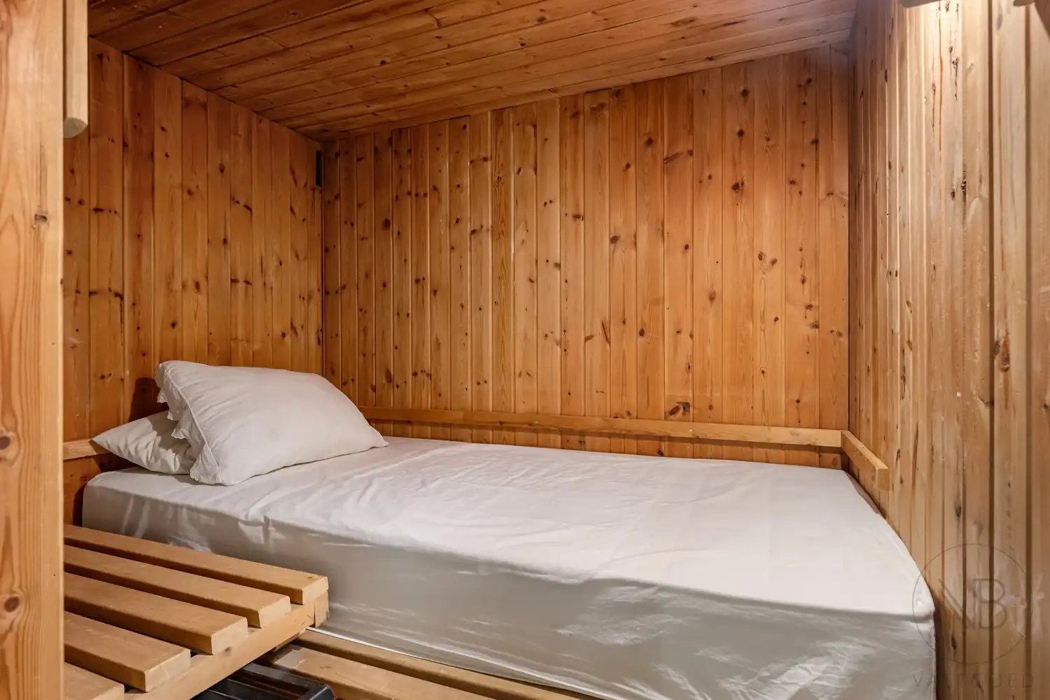 Pand met vergunde praktijkruimte, woonst, garage en carport in Opglabbeek foto 13