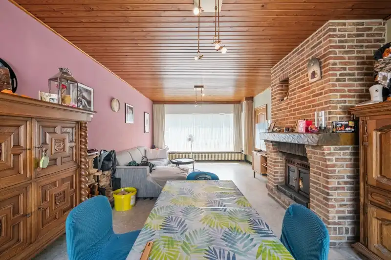 Hooglede-centrum. Stevig gebouwde woning met 3 slaapkamers op een perceel van 269 m2. Vaste huuropbrengst. foto 4