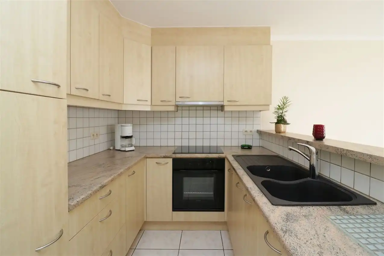 Gelijkvloers wonen met tuintje en autostaanplaats in centrum foto 13