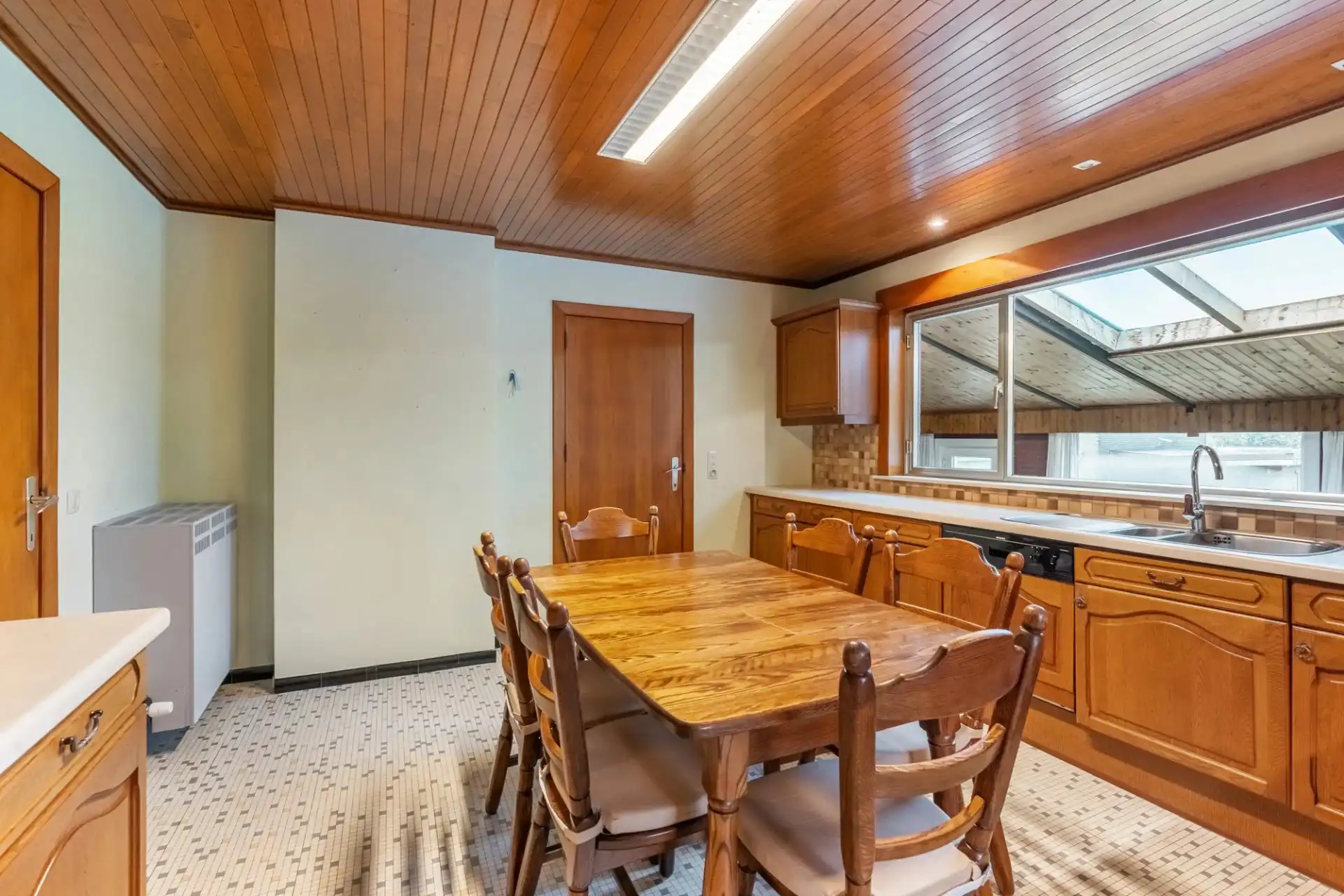 Ruime woning in rustige straat te Koersel foto 5