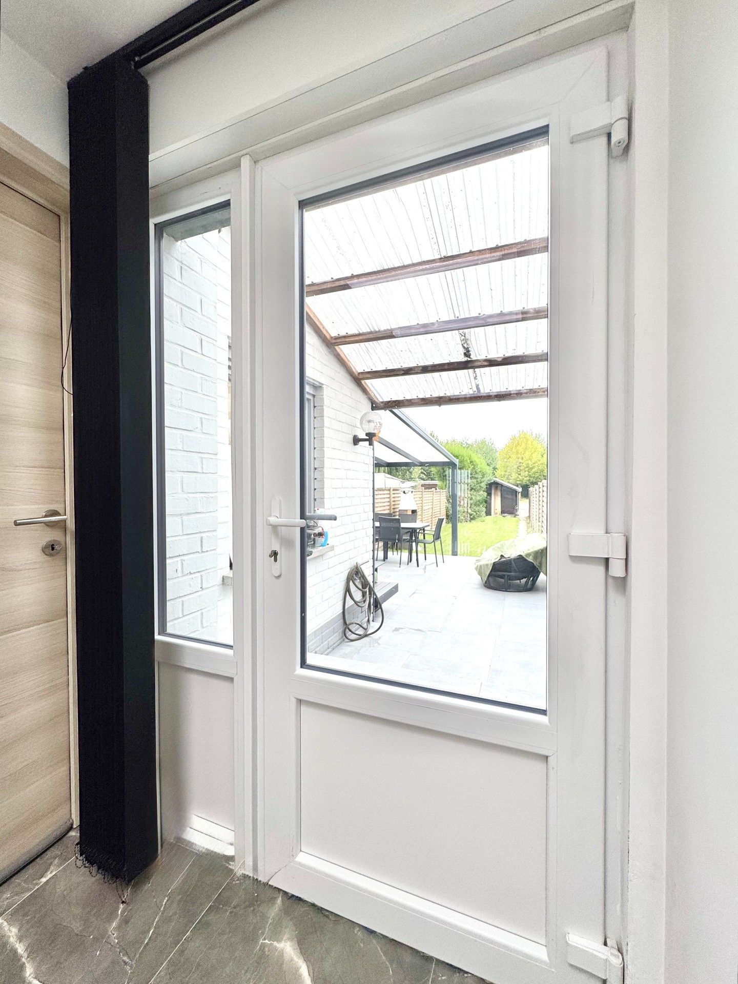 INSTAPKLARE WONING MET TUIN & GARAGE EN UITWEG foto 17