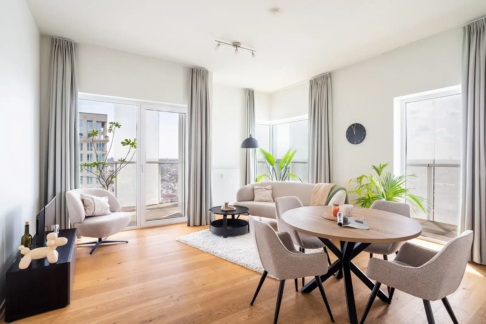 Stijlvol wonen met fenomenaal uitzicht foto 2