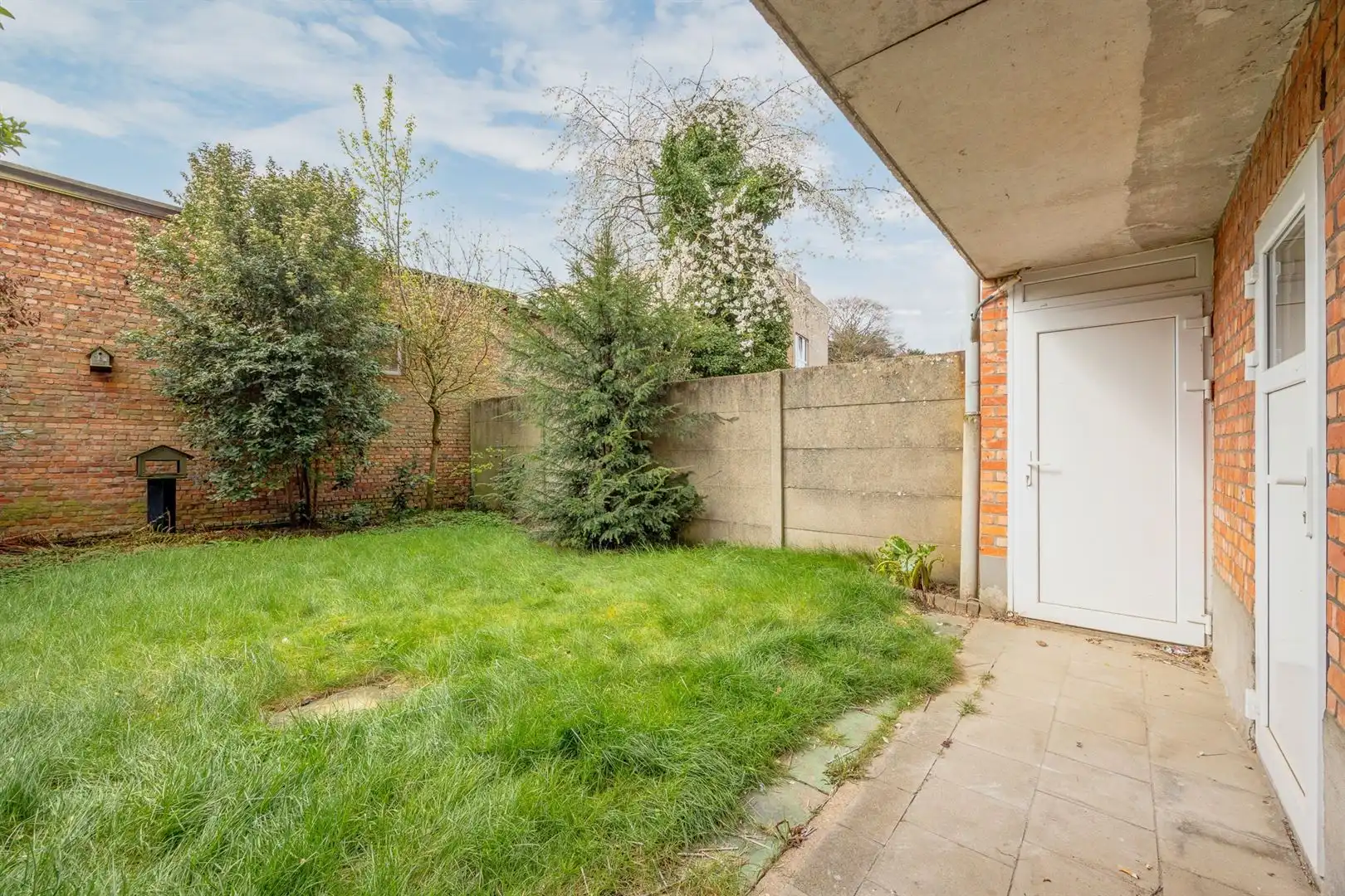 Gelijkvloerse triple garage/magazijn met tuin foto 5