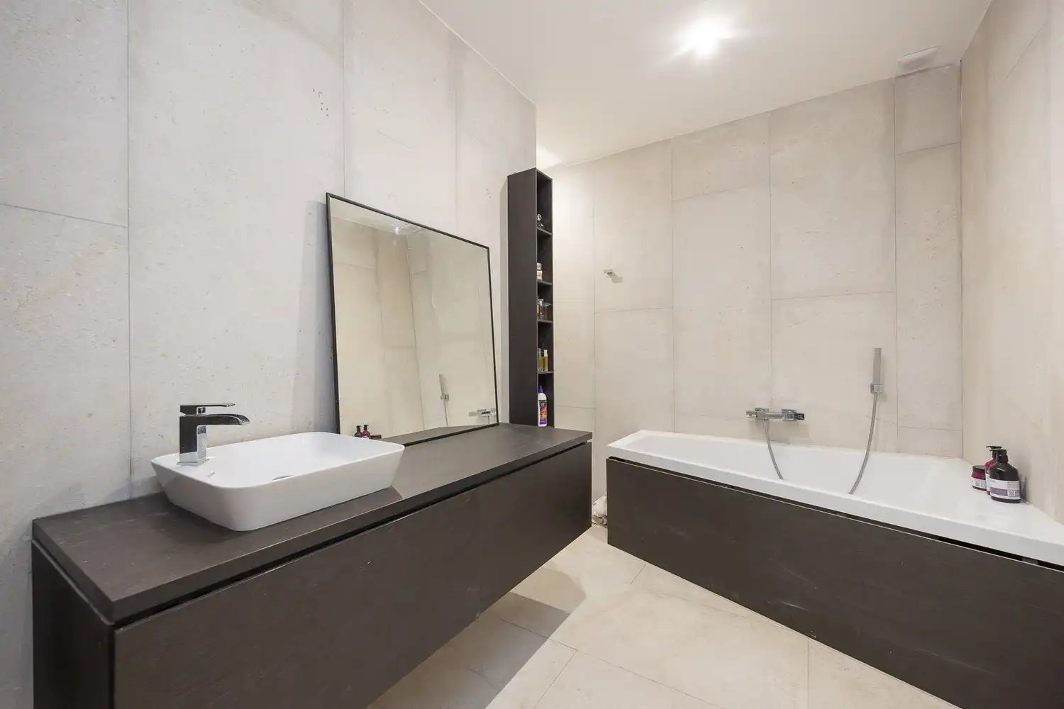 Stijlvol gerenoveerde woning in het hart van ’s-Gravenwezel – 4 slp – 4 badkamers ​​​​​​​ foto 13