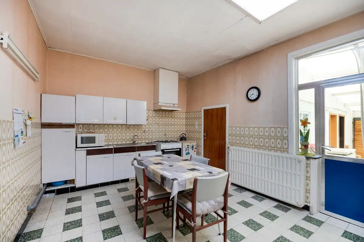 Goedgelegen woning met grote weide foto 5