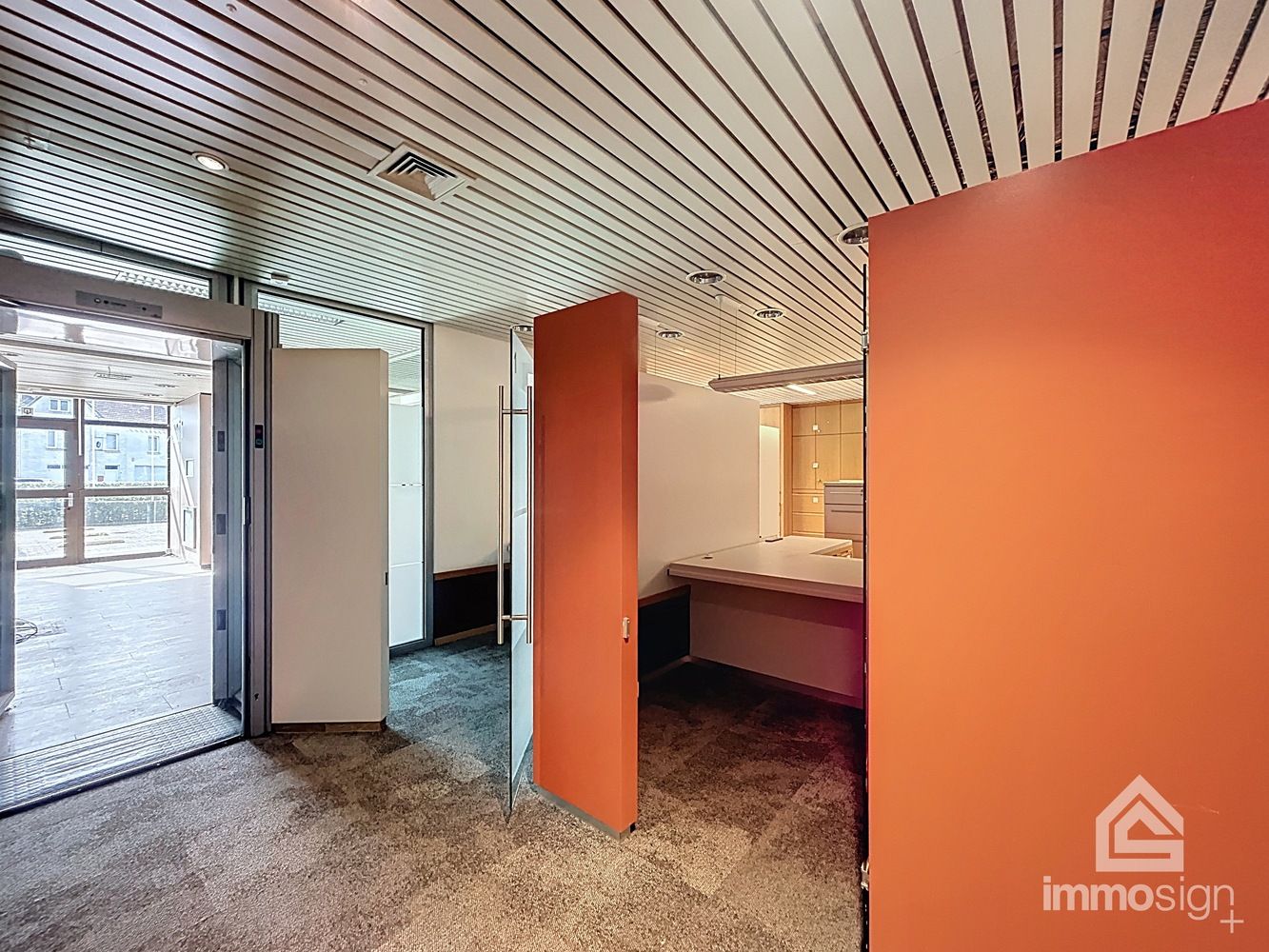 Gelijkvloerse kantoorruime van 243m² langs de Rijksweg foto 5