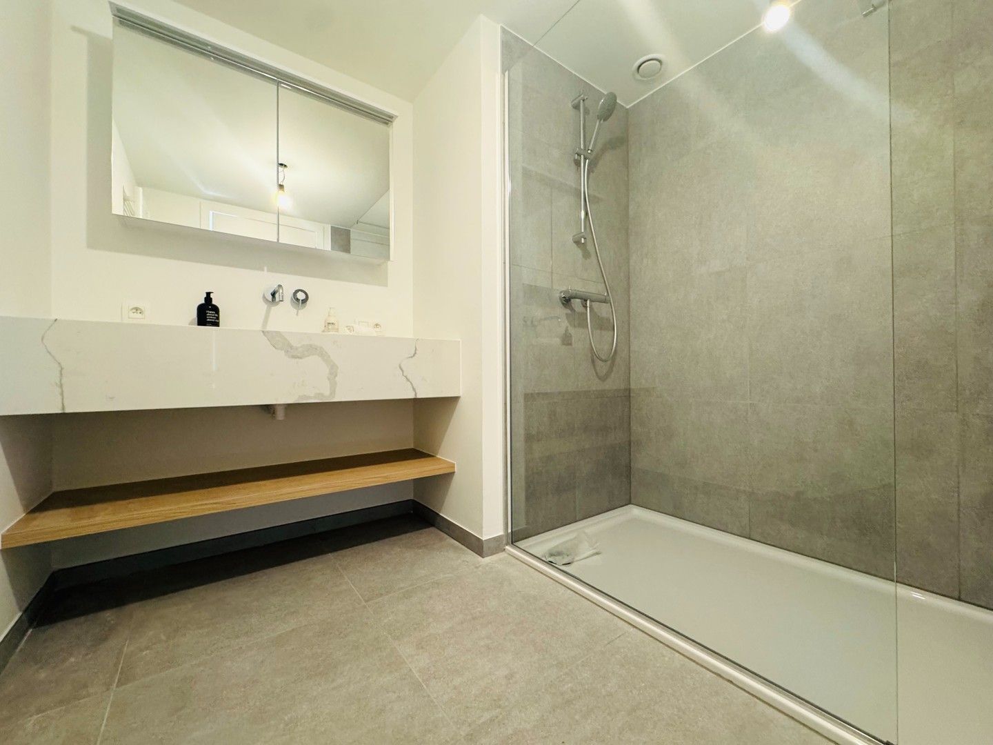 Subliem appartement in het bruisende hart van Waregem! foto 9