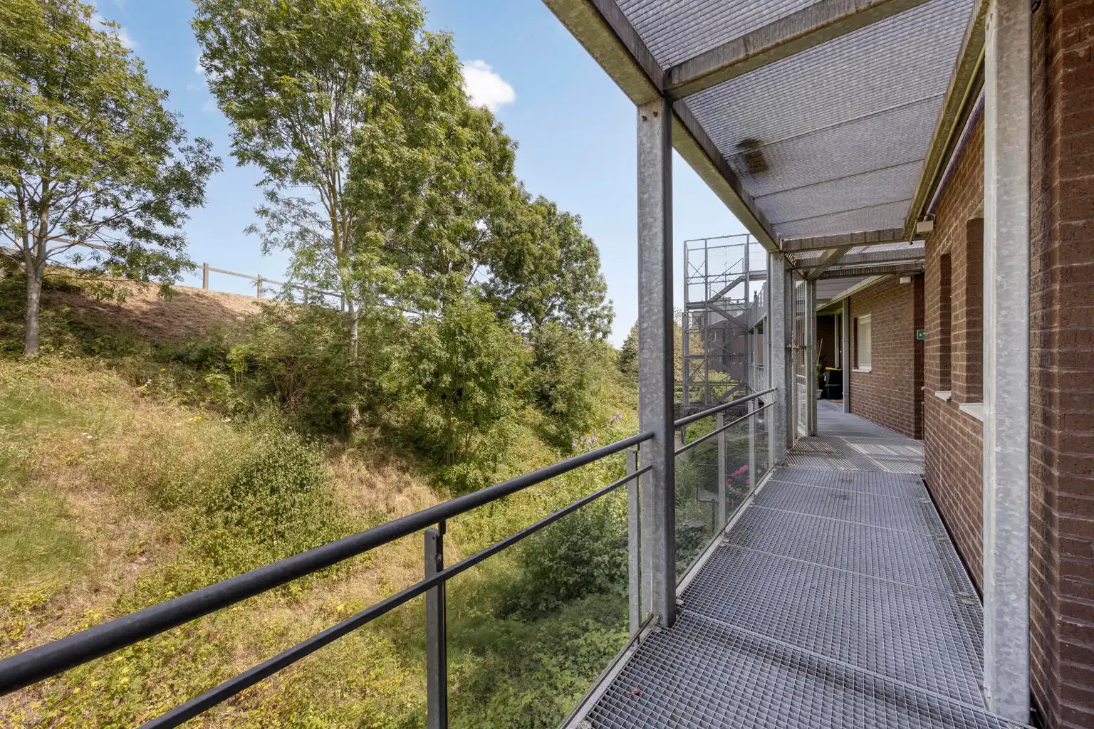 RECENT APPARTEMENT MET BERGING EN PARKEERPLAATS foto 6