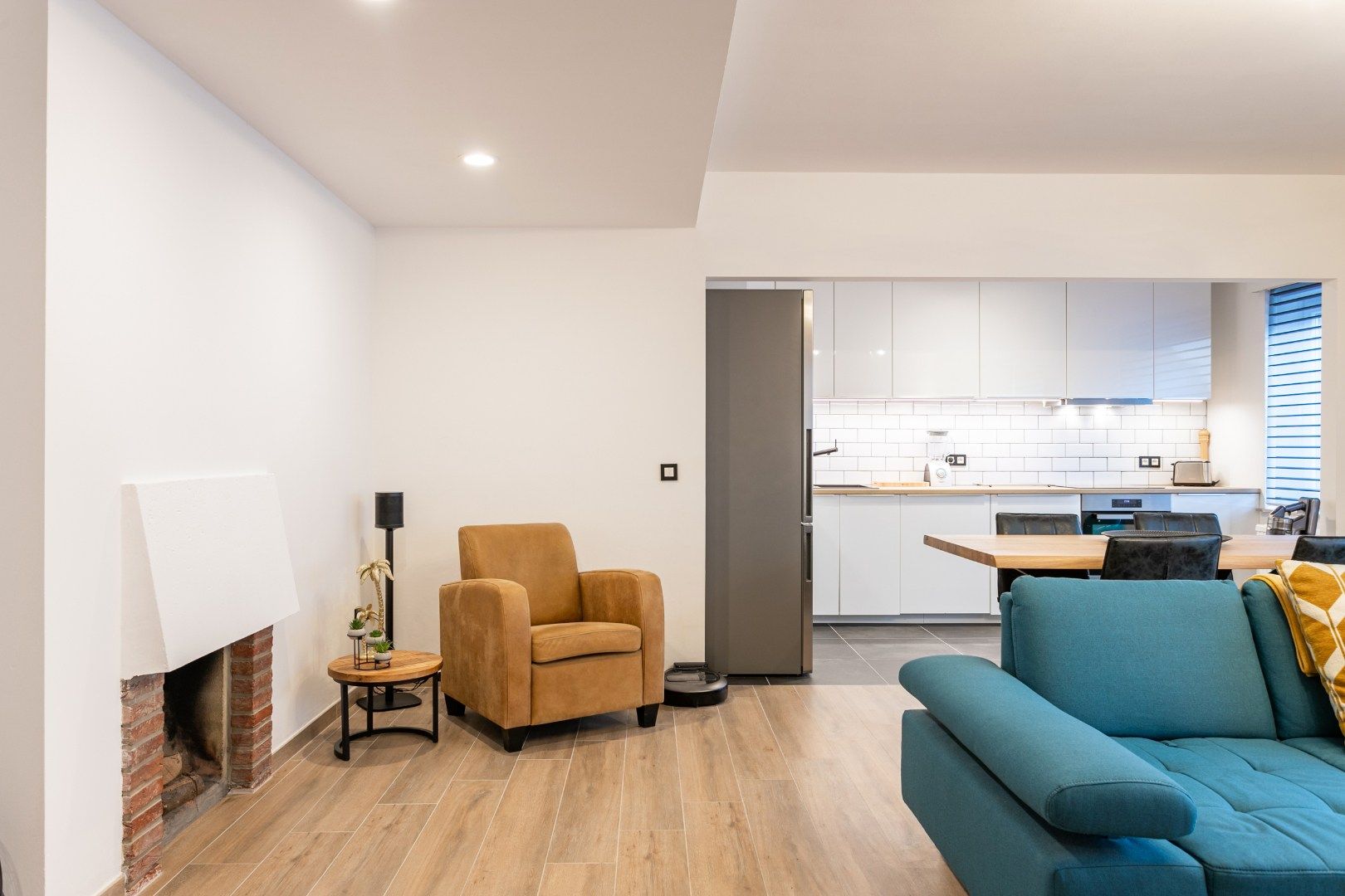 Instapklaar 2k-app in het centrum van Halle, met balkon en kelder foto 5