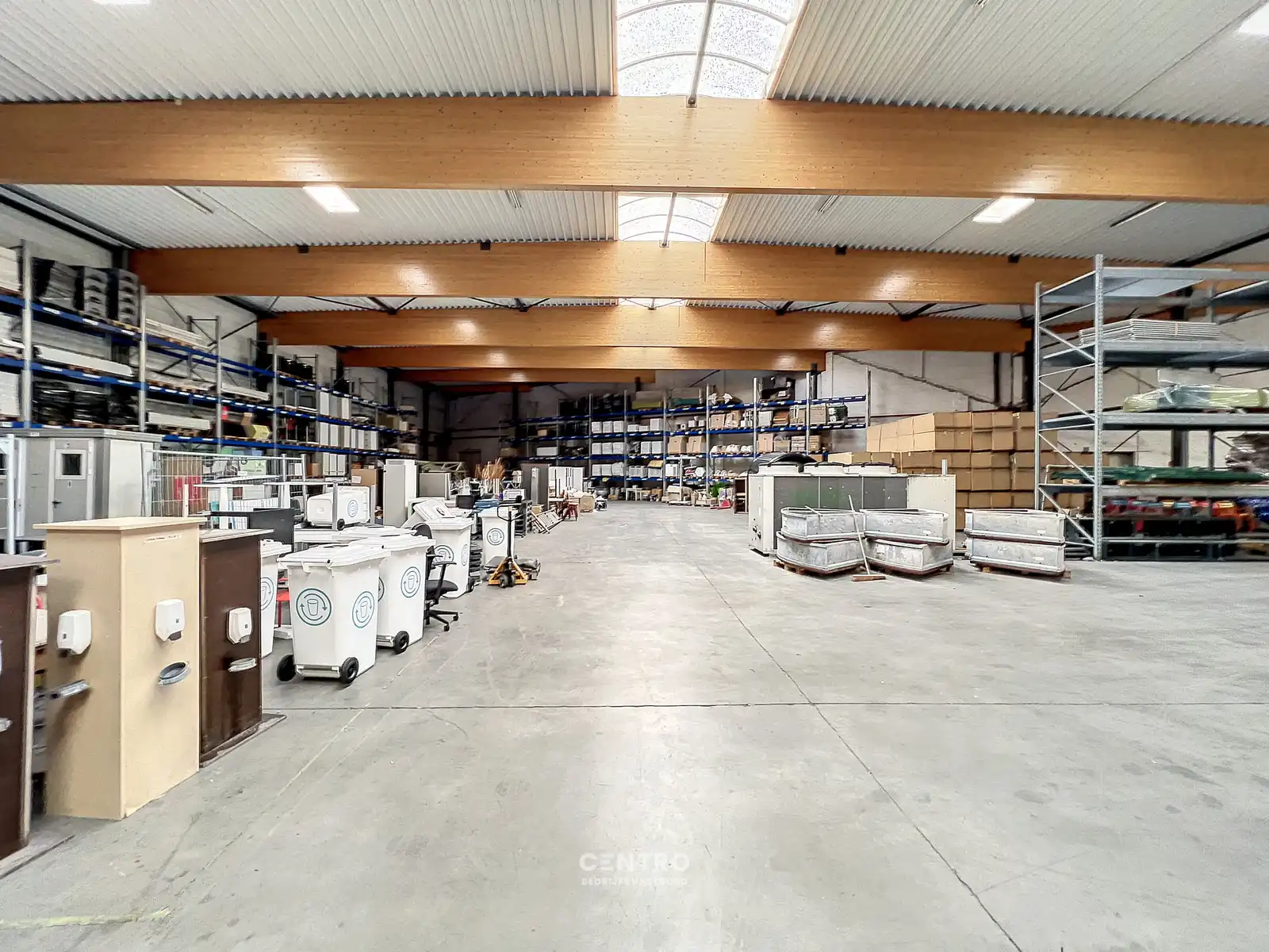 Opslagplaats  ( ± 2.700m²) met 4 sectionale poorten en VH van 7m te ROESELARE ! foto 5