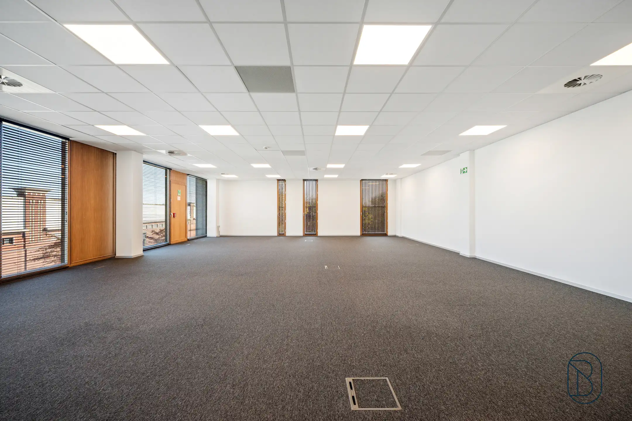 Prachtige kantoren van 1109m2 in een recent bedrijfscomplex foto 10