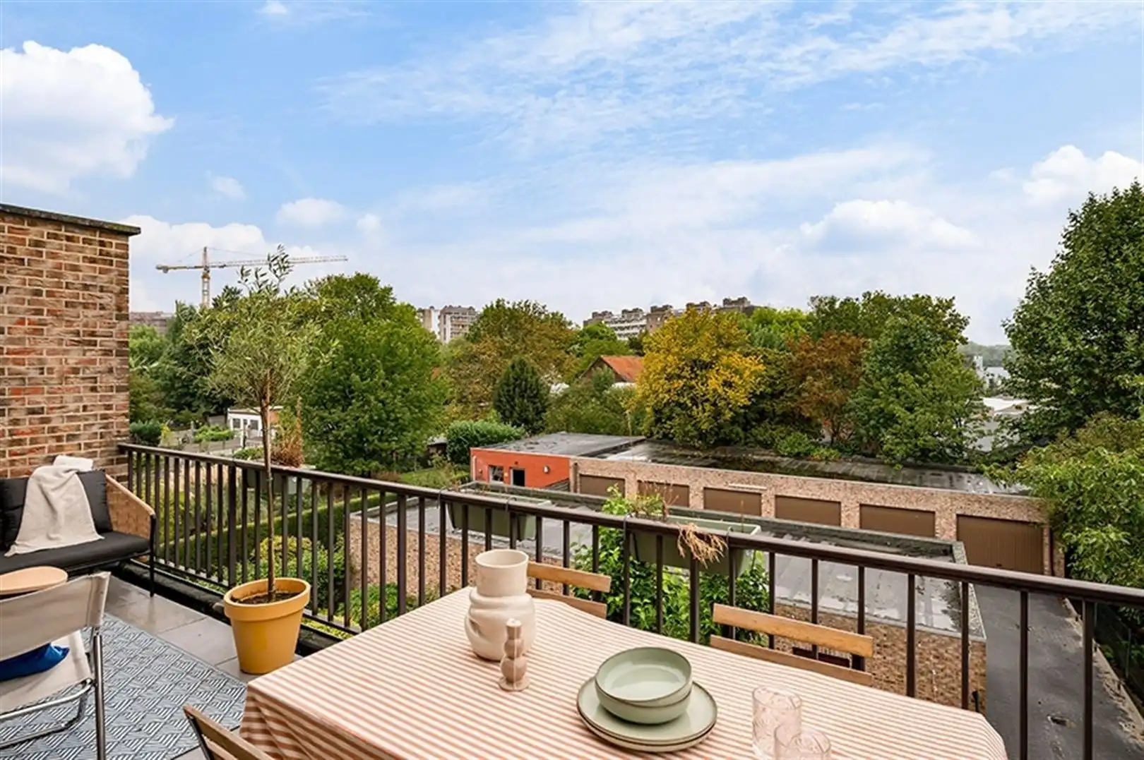 Instapklaar appartement met 2 grote slaapkamers, terras en garagebox foto 20