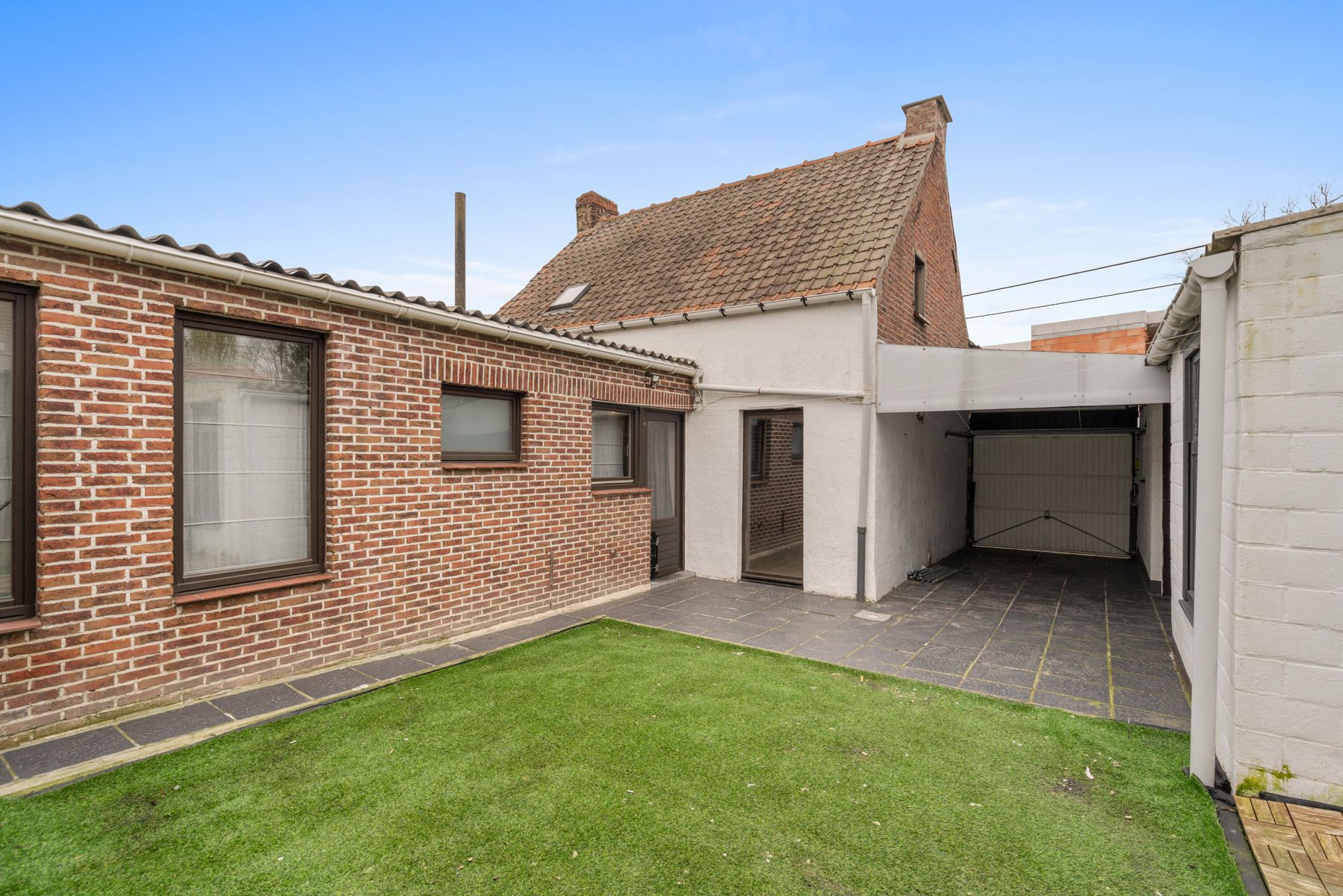 Te renoveren woning met 3 slaapkamers en garage  foto 11