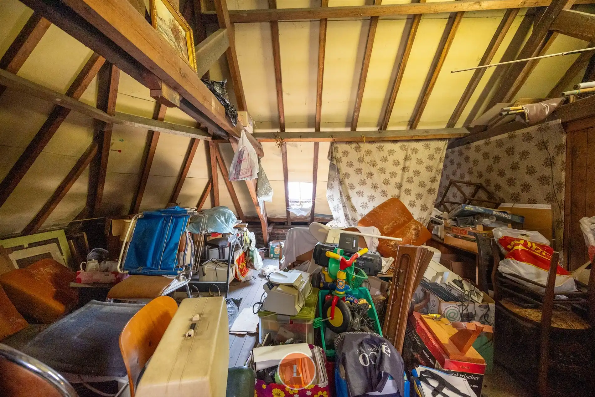 Karaktervolle woning met 4 slaapkamers en garage te koop in Menen. foto 14