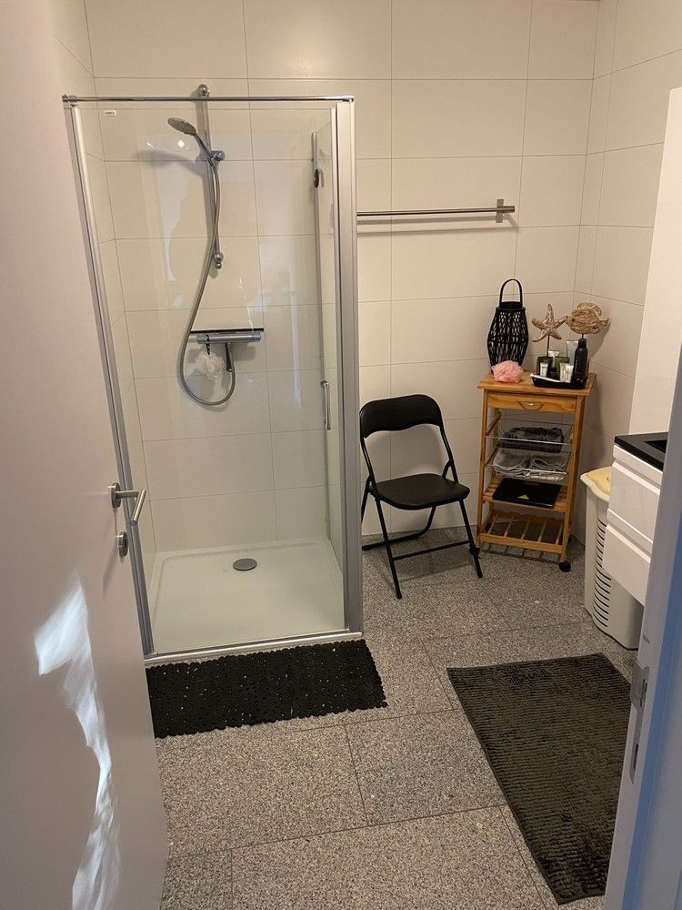 Gelijkvloers appartement met twee slaapkamers en twee terrassen en tuintjes. foto 8