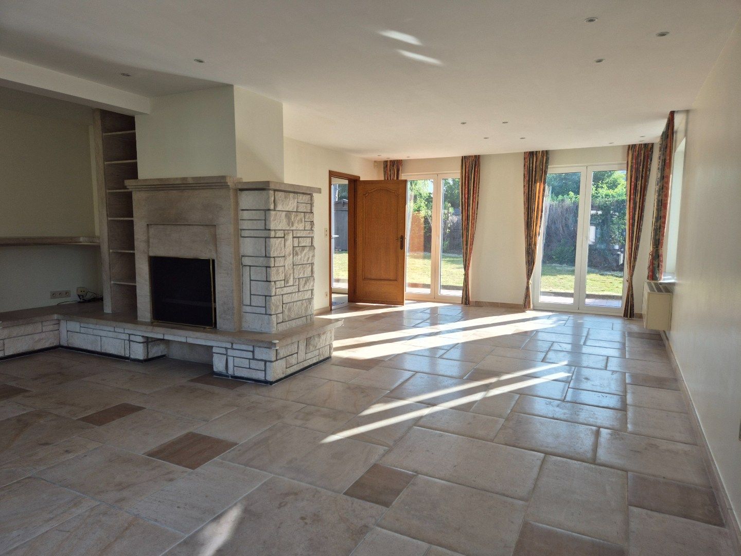 Ruime woning met drie slaapkamers, bureel en tuin. foto 7