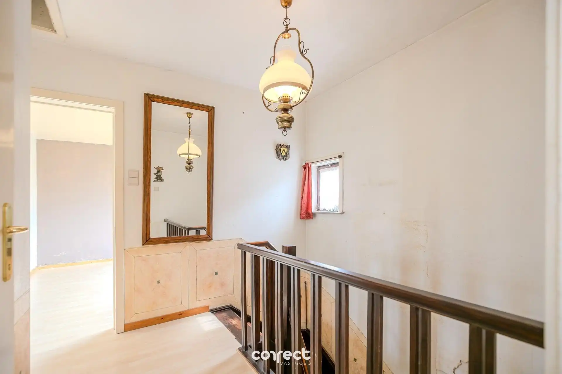 Halfopen bebouwing met 3 slaapkamers, oprit, en zonnige tuin. foto 5