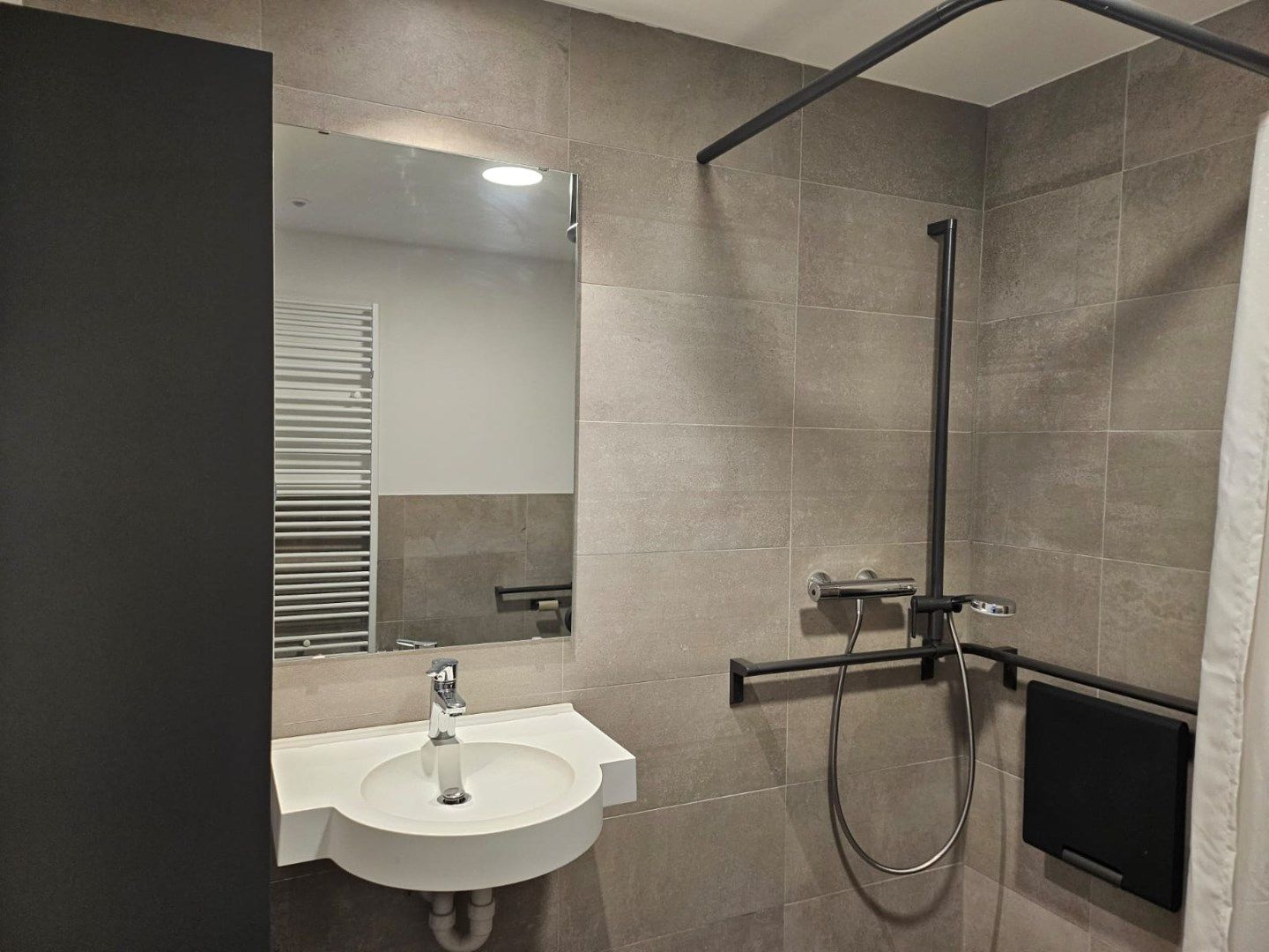 Recente assistentie flat in mooie luxe residentie 'Prinsenhof' nabij Stad Brugge. foto 11