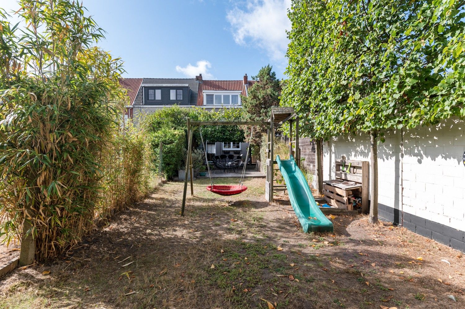 Instapklaar, ruim huis met 4 slaapkamers en tuin te koop in Schoten! foto 2