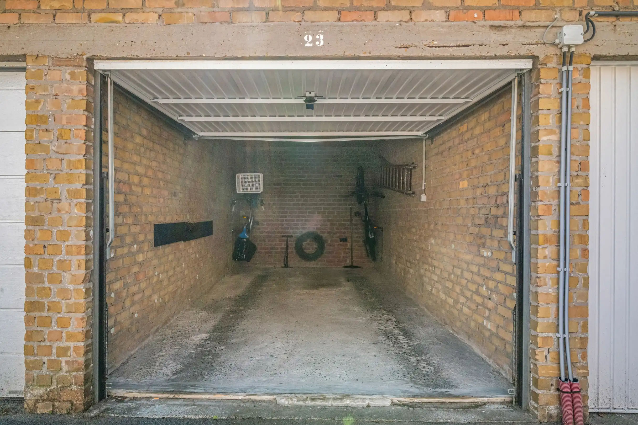 Schitterend gerenoveerd huis te Heist. Garage mogelijk! foto 22