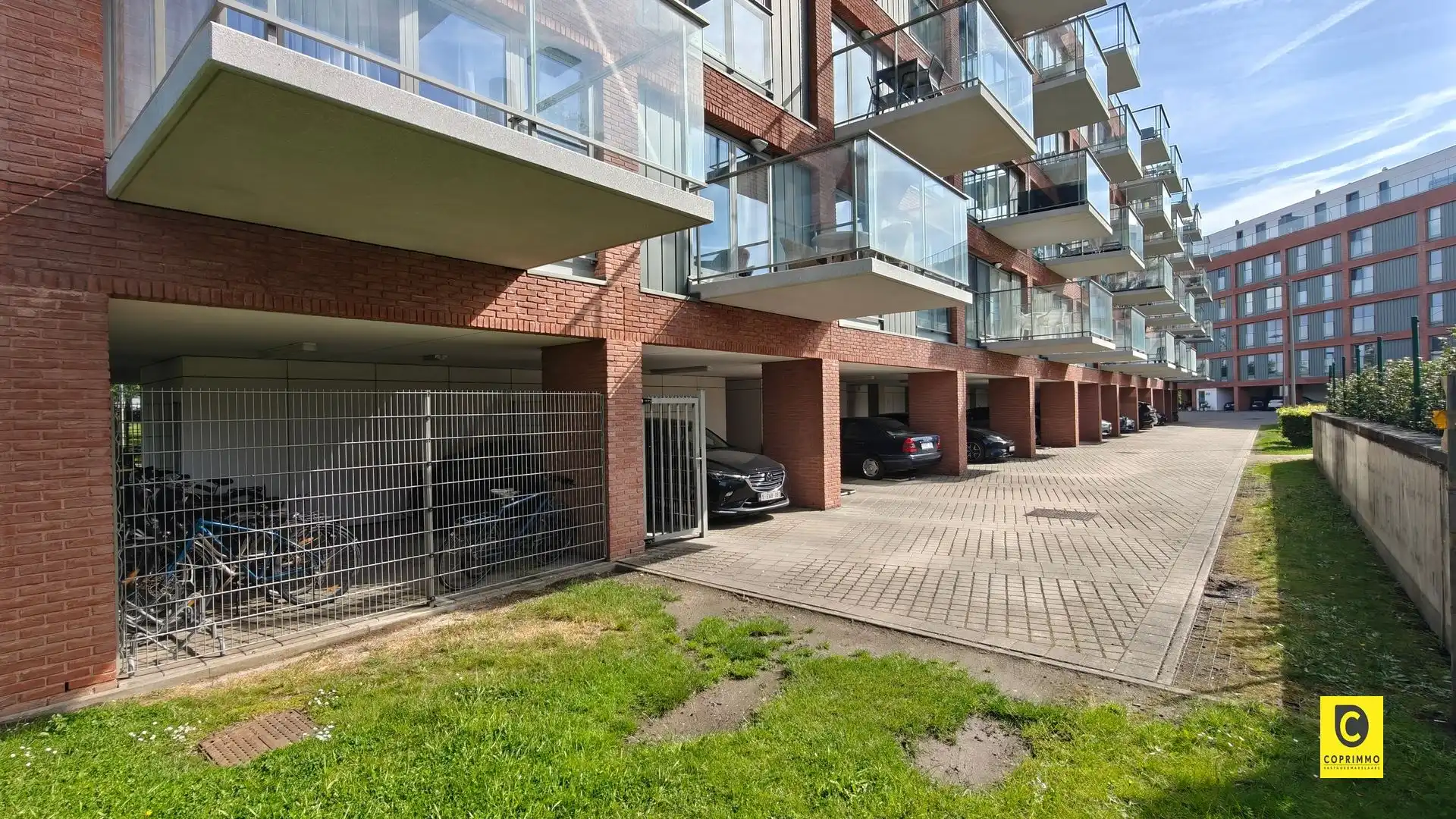 Ruim 2 slaapkamer appartement + P foto 15