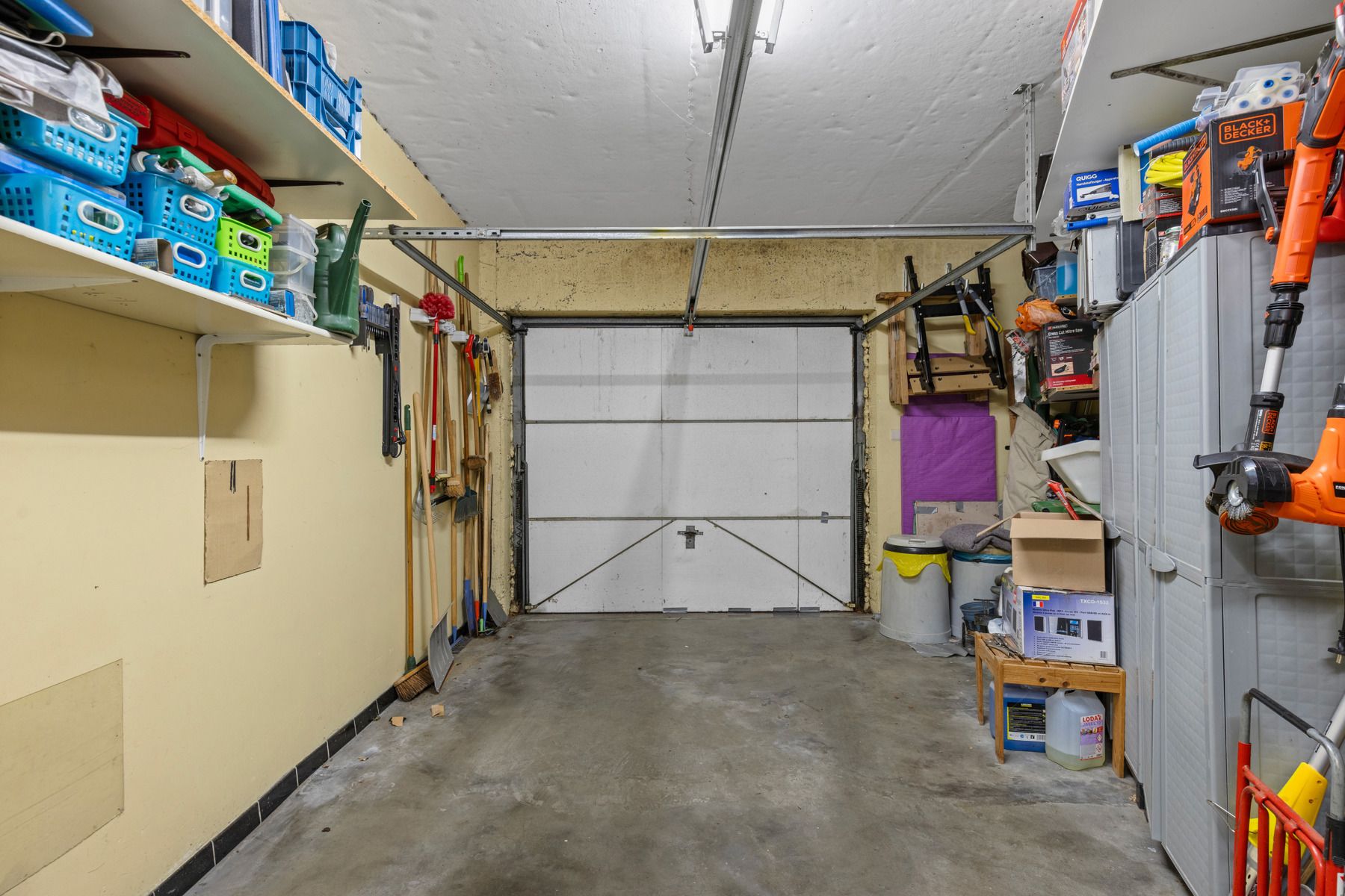 Zeer ruim appartement - te renoveren met 3 slpk's en garage foto 8