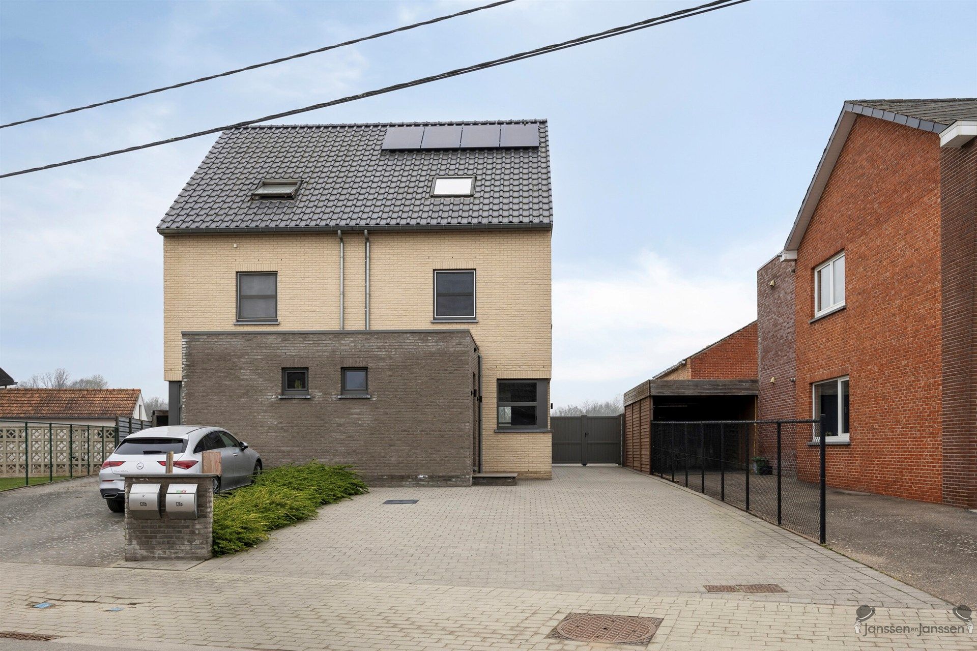 Huis te koop foto {{pictureIndex}}