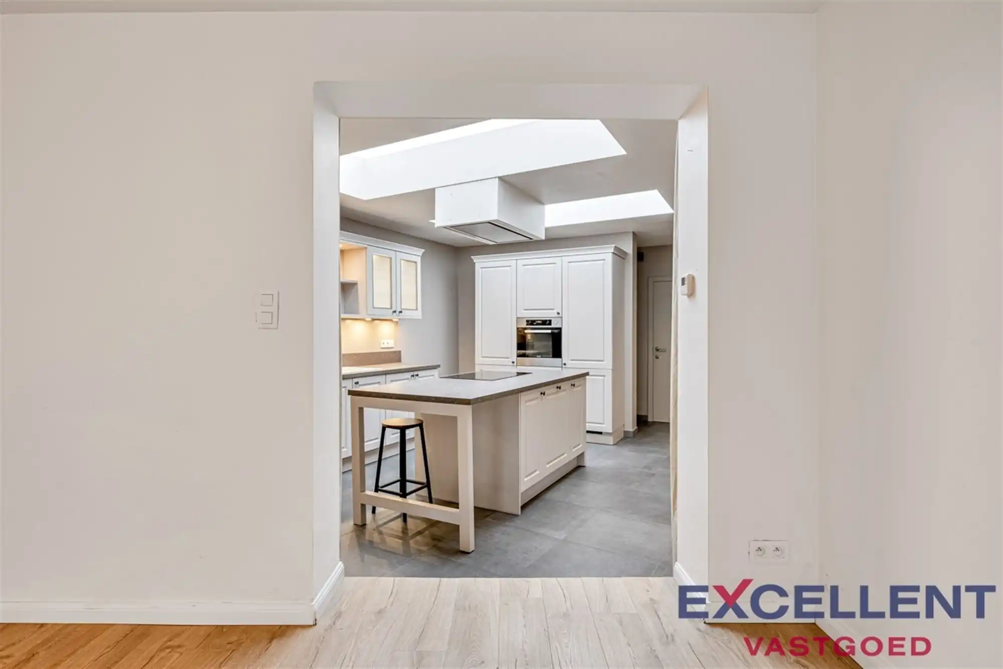 INSTAPKLARE WONING MET STADSTUIN TE RONSE foto 6