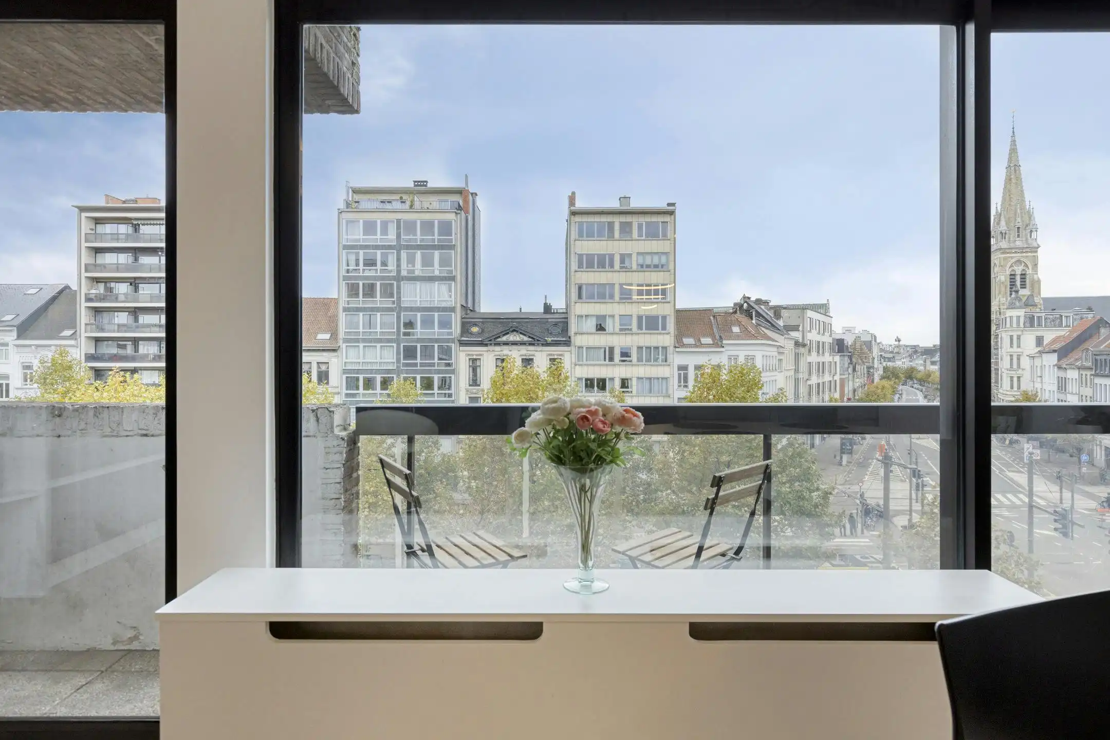 Stijlvol appartement met terras te koop Antwerpen foto {{pictureIndex}}