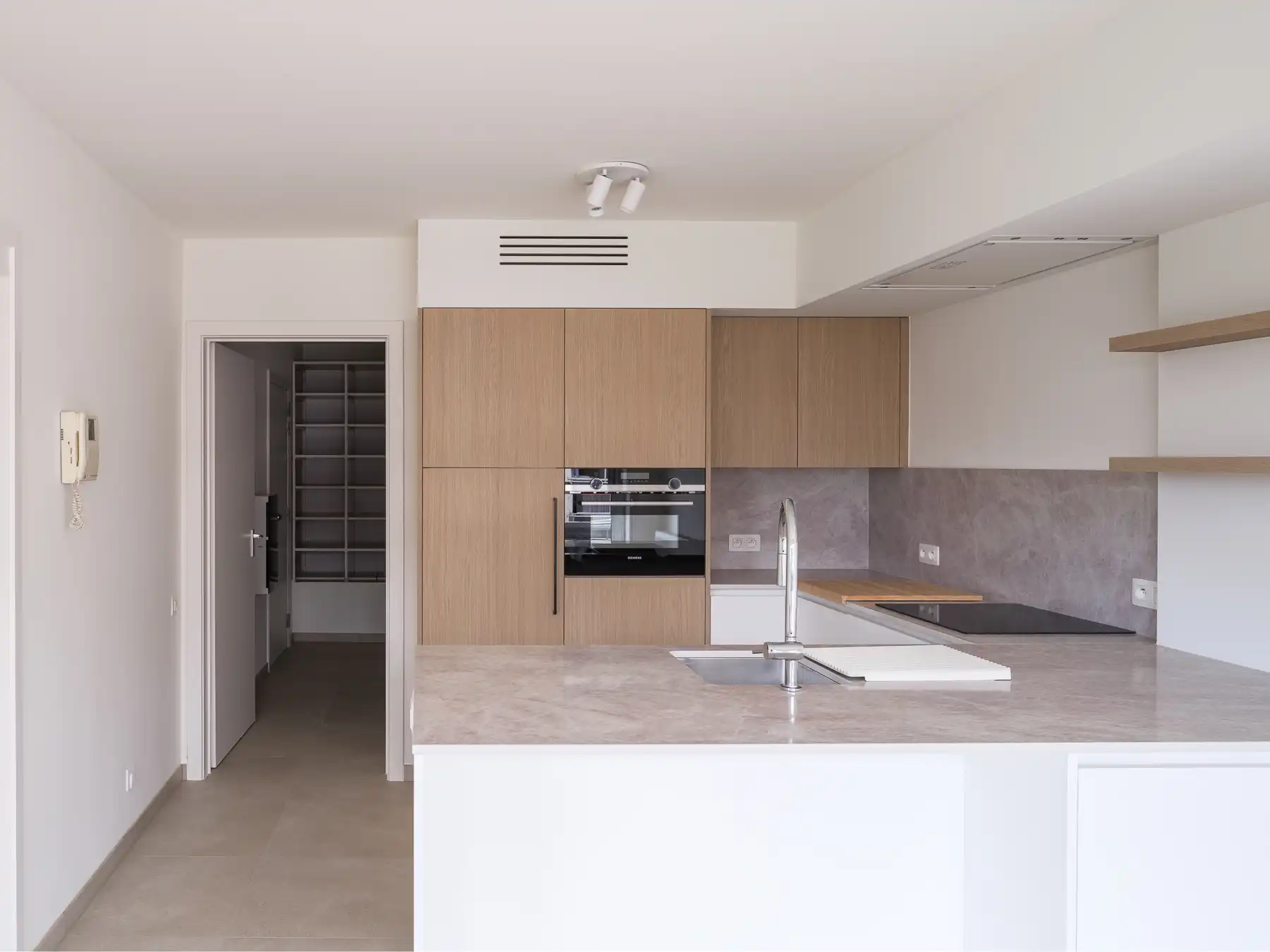 Instapklaar appartement met zicht op de Markt foto 8
