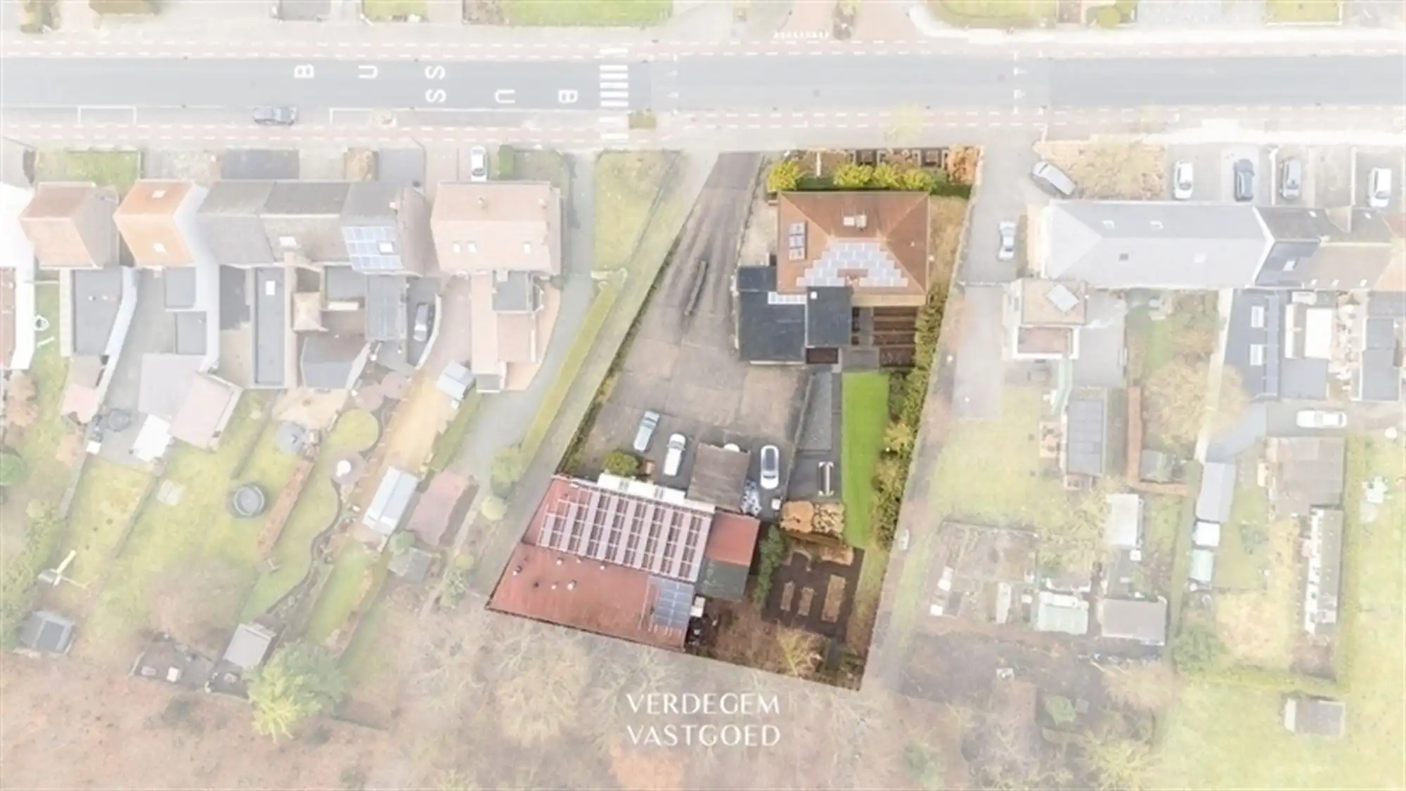 Magazijn van 395m² met villa op toplocatie voor commerciële activciteit foto 33