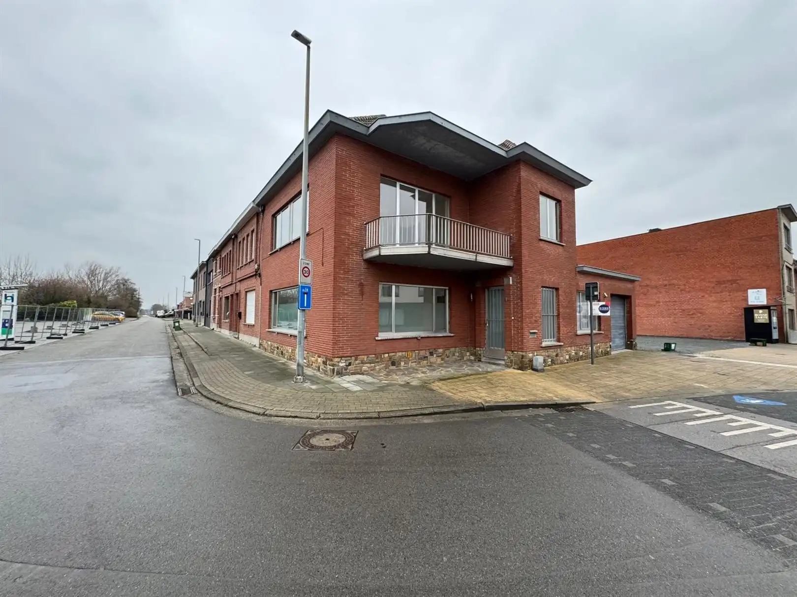 Half open bebouwing foto {{pictureIndex}}