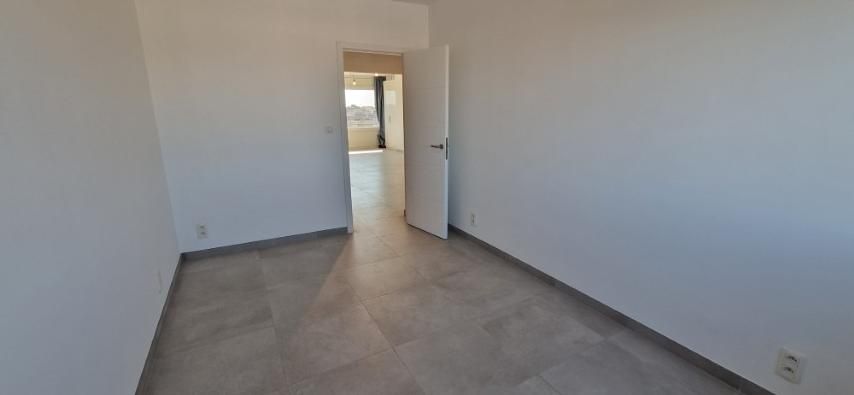 Volledig vernieuwd APPARTEMENT op de 4de verdieping met 2 slaapkamers, ondergrondse kelder en garage in het hoofdgebouw foto 29