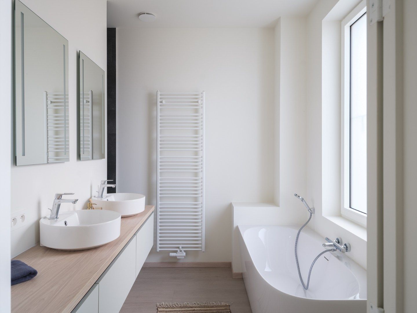 Luxueus gerenoveerde rijwoning met stijlvolle groene patio in Gentbrugge foto 13