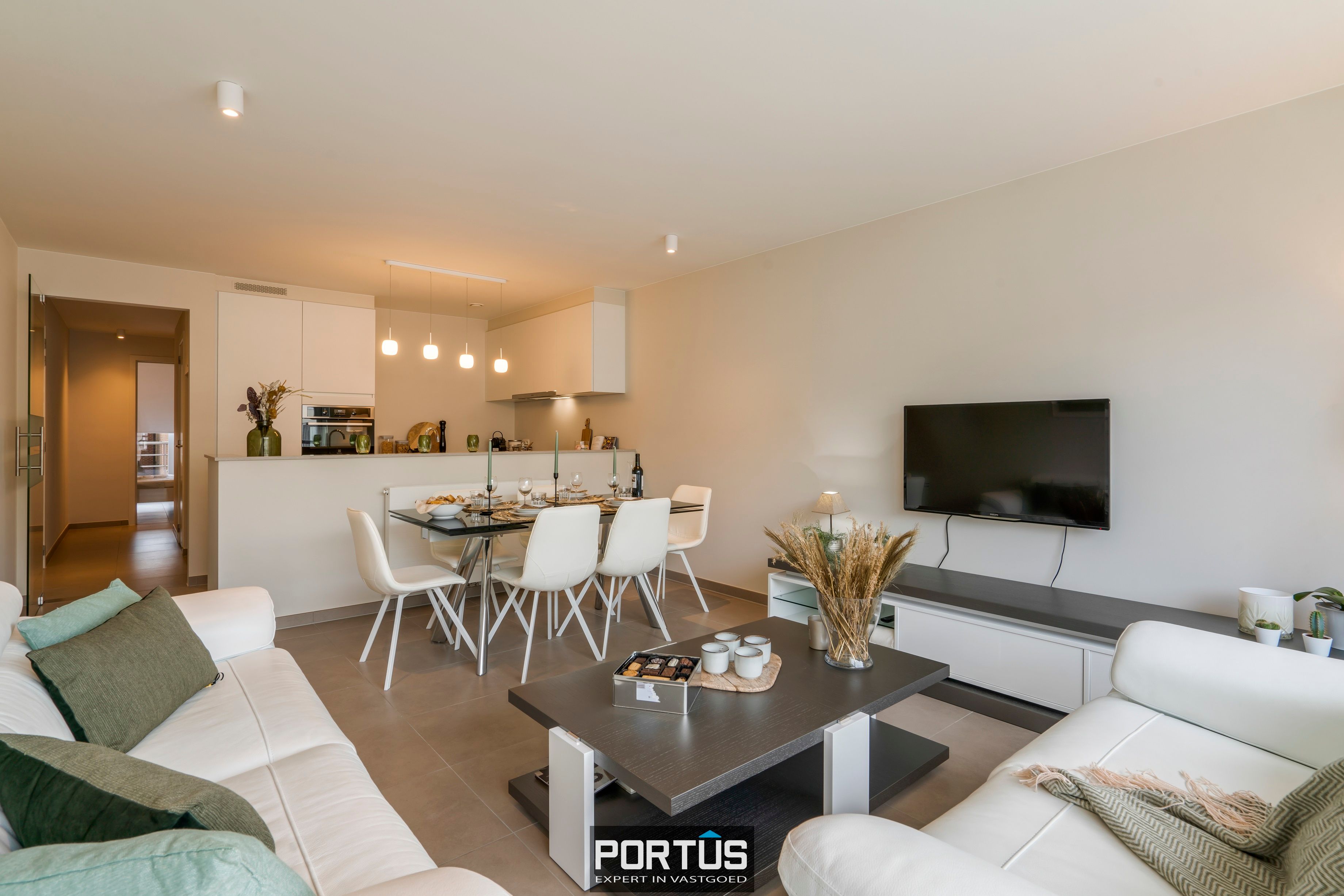 Instapklaar appartement met 2 slaapkamers te koop te Nieuwpoort-Bad foto {{pictureIndex}}