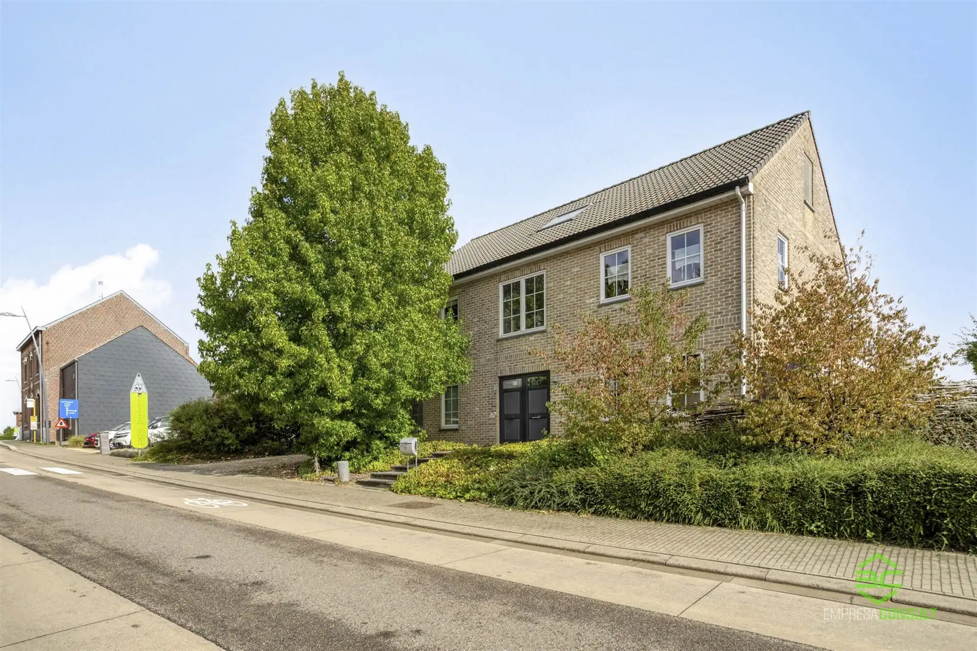 Ruime, energiezuinige woning met 5slpk en 3 badk te Hoeleden! foto {{pictureIndex}}