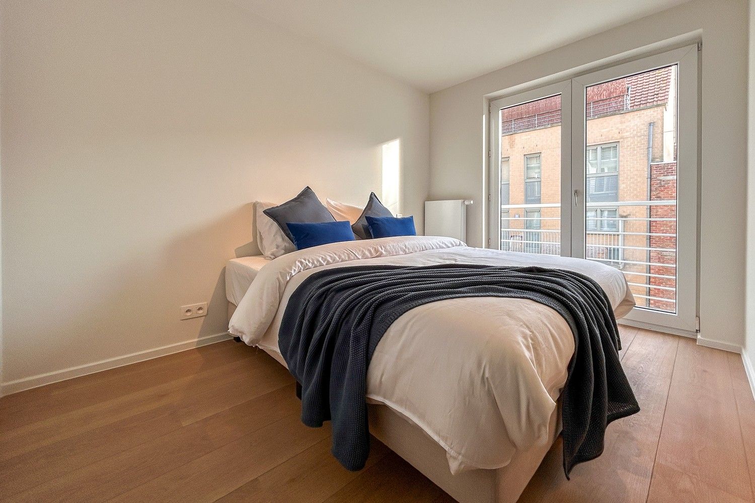 Prachtig gerenoveerd 2- slaapkamer appartement met frontaal zeezicht. foto 11