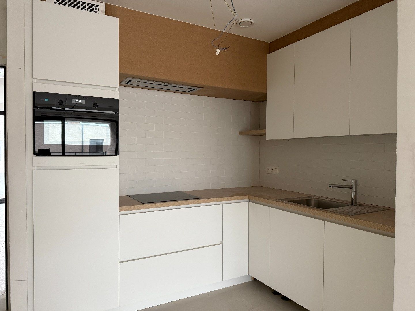 Instapklaar 2-slpk appartement met terras, autostplts en kelder foto 5