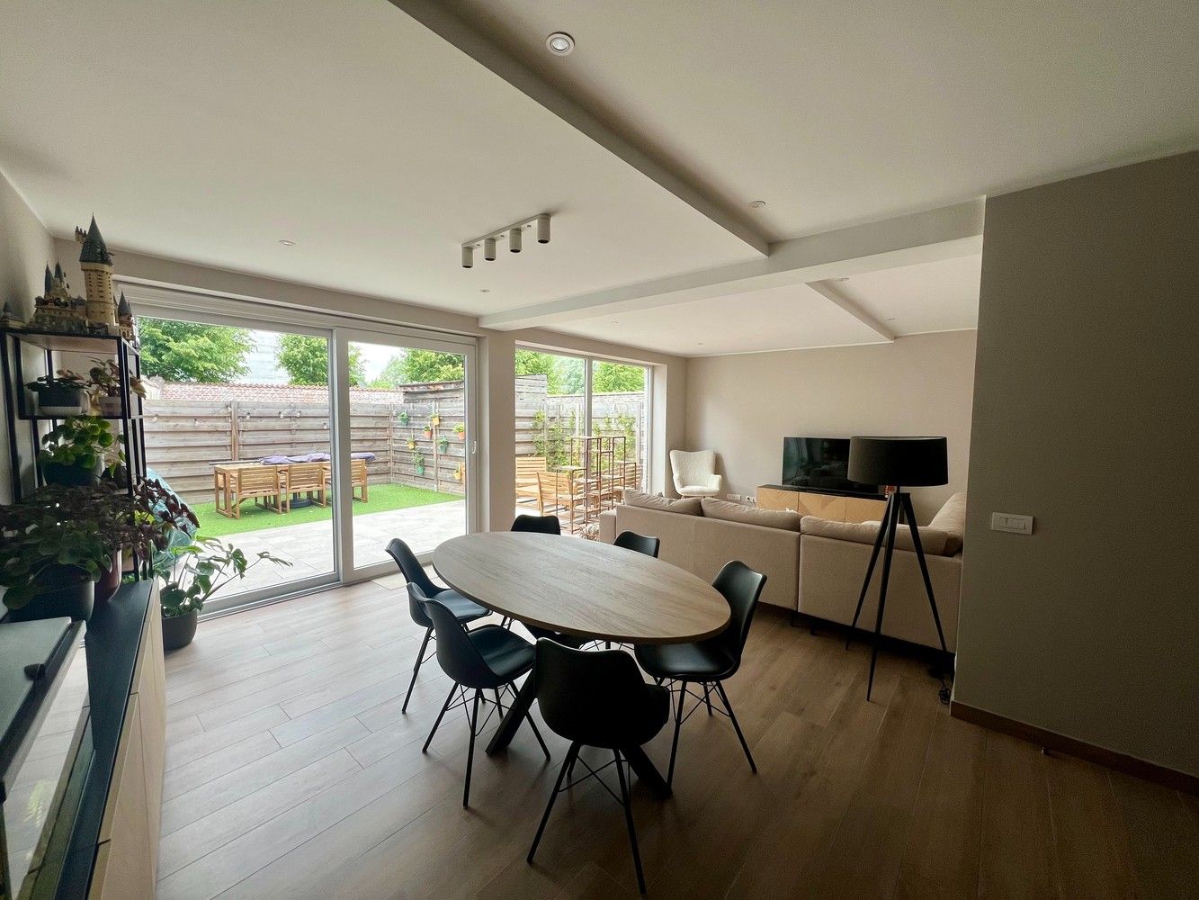Prachtig nieuwbouwappartement met 2 slaapkamers en autostaanplaats! foto {{pictureIndex}}